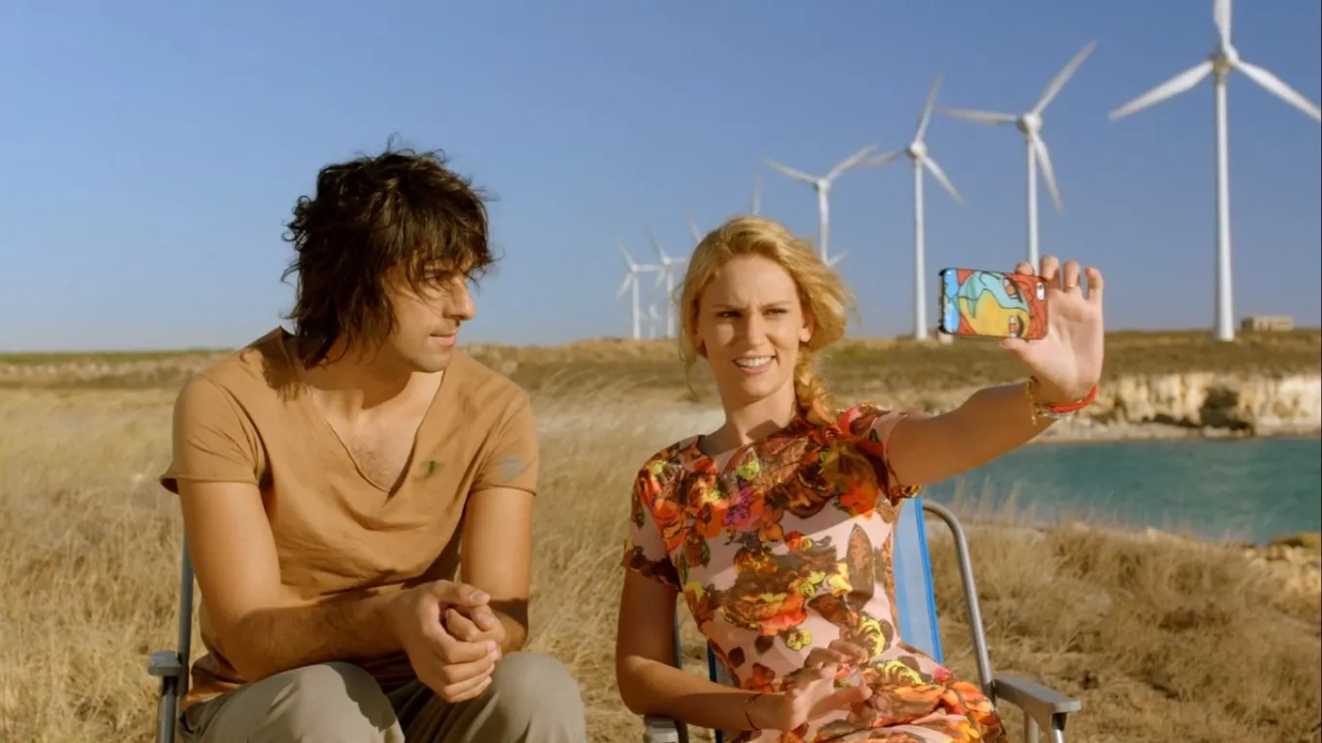 Engin Akyürek and Farah Zeynep Abdullah in A Small September Affair (2014)