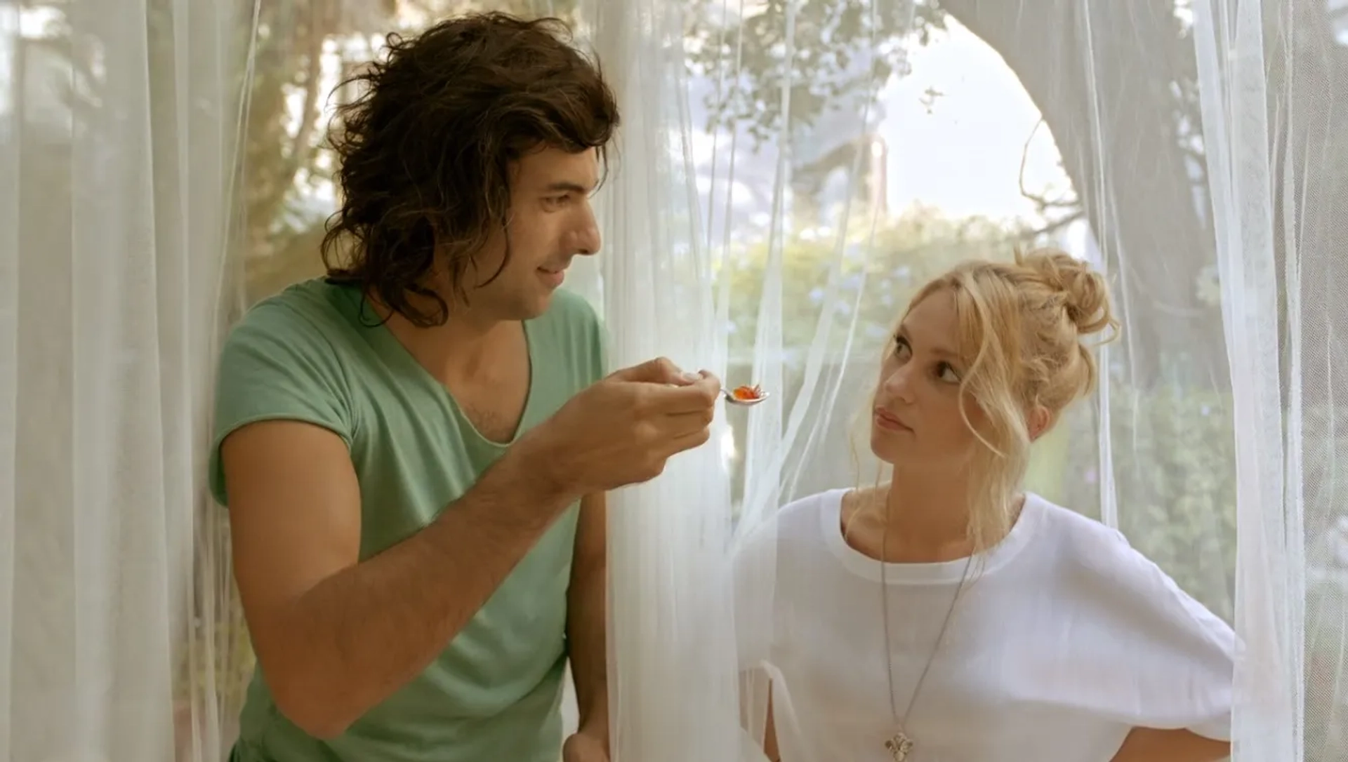 Engin Akyürek and Farah Zeynep Abdullah in A Small September Affair (2014)