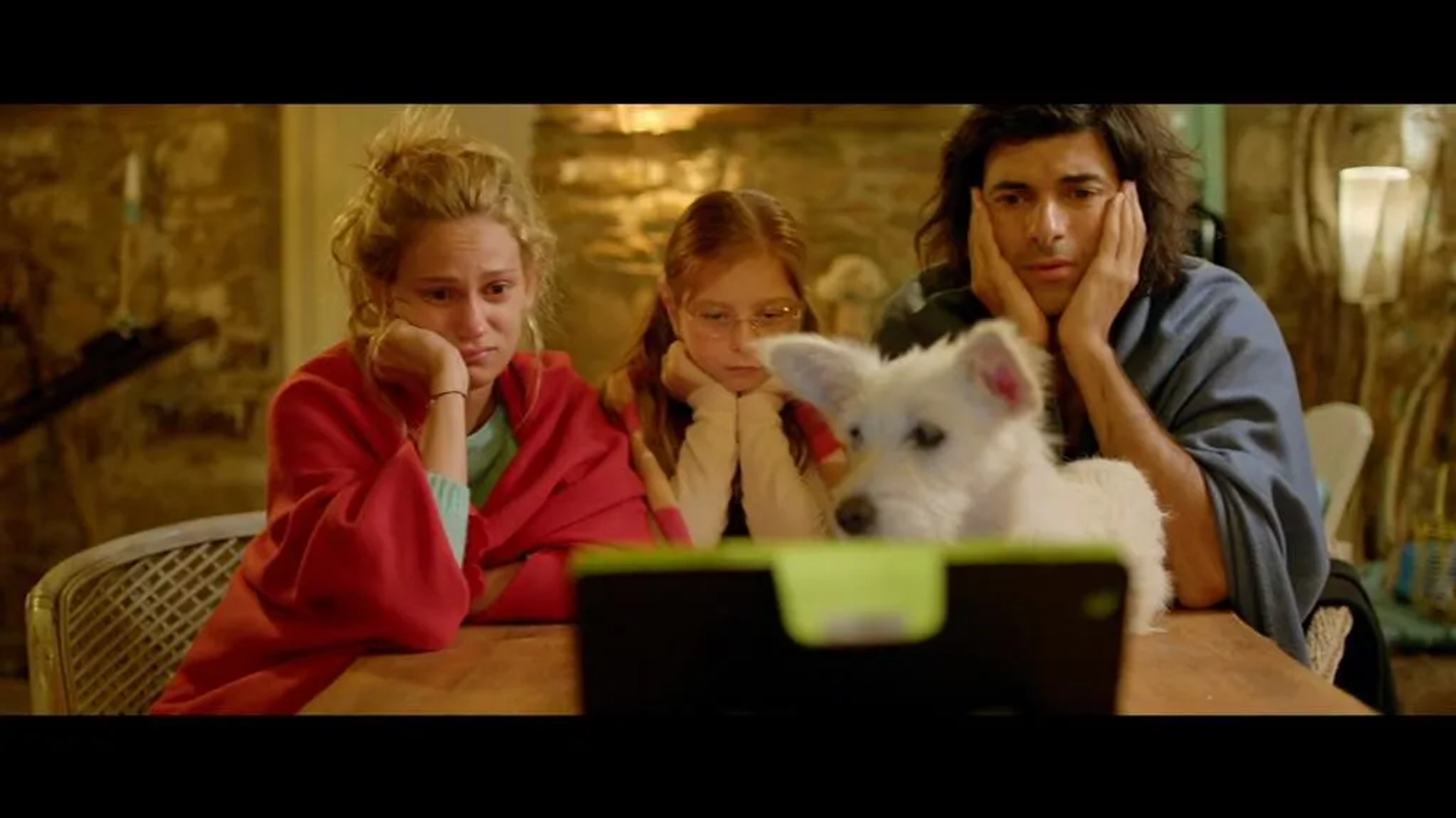 Engin Akyürek, Farah Zeynep Abdullah, and Serra Keskin in A Small September Affair (2014)