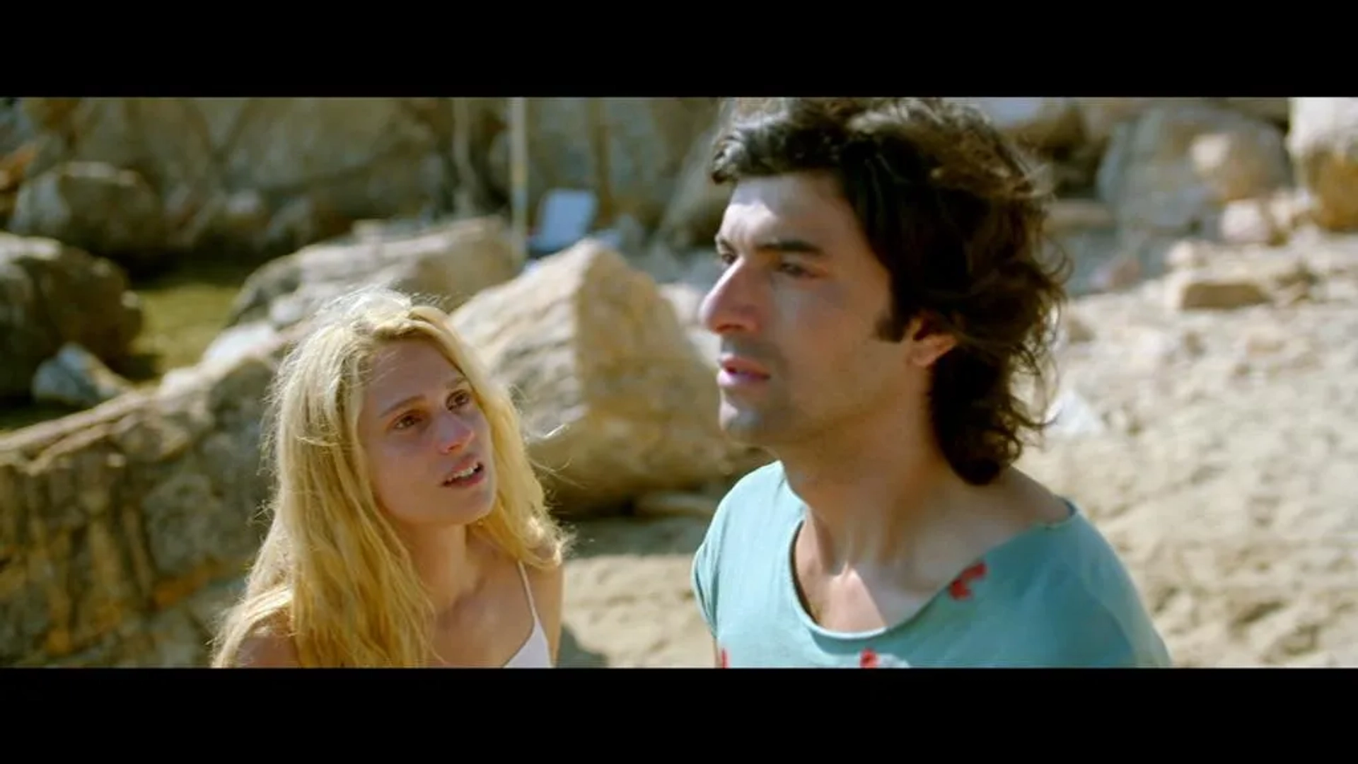 Engin Akyürek and Farah Zeynep Abdullah in A Small September Affair (2014)