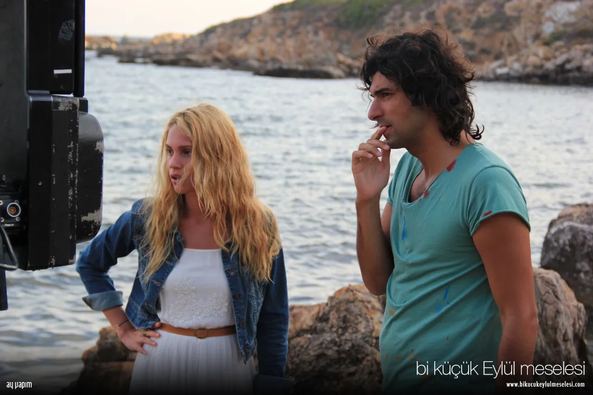 Engin Akyürek and Farah Zeynep Abdullah in A Small September Affair (2014)