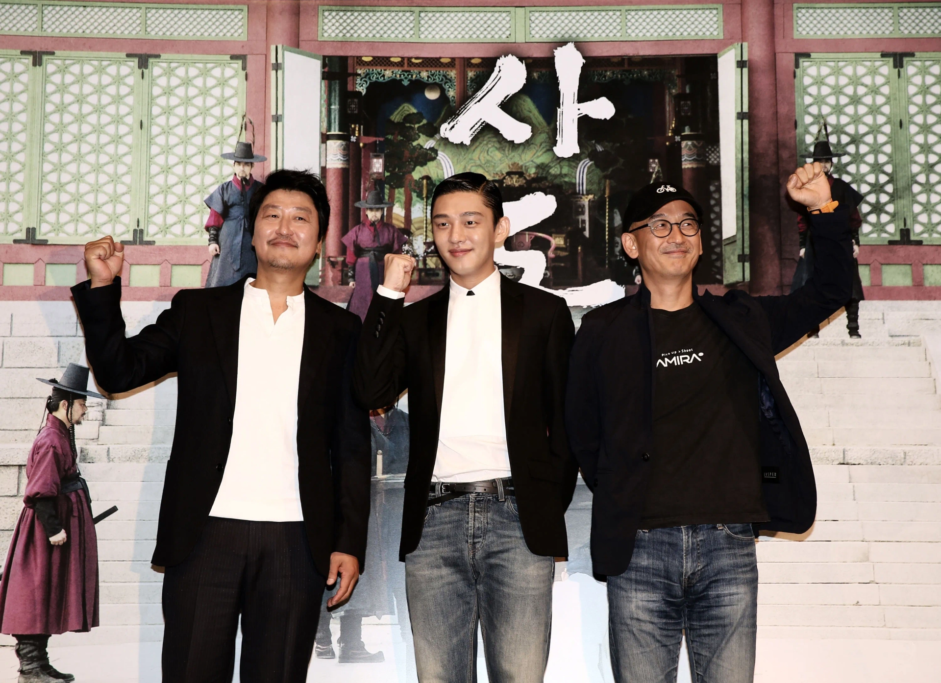 Song Kang-ho, Joon-ik Lee, and Yoo Ah-in at an event for The Throne (2015)