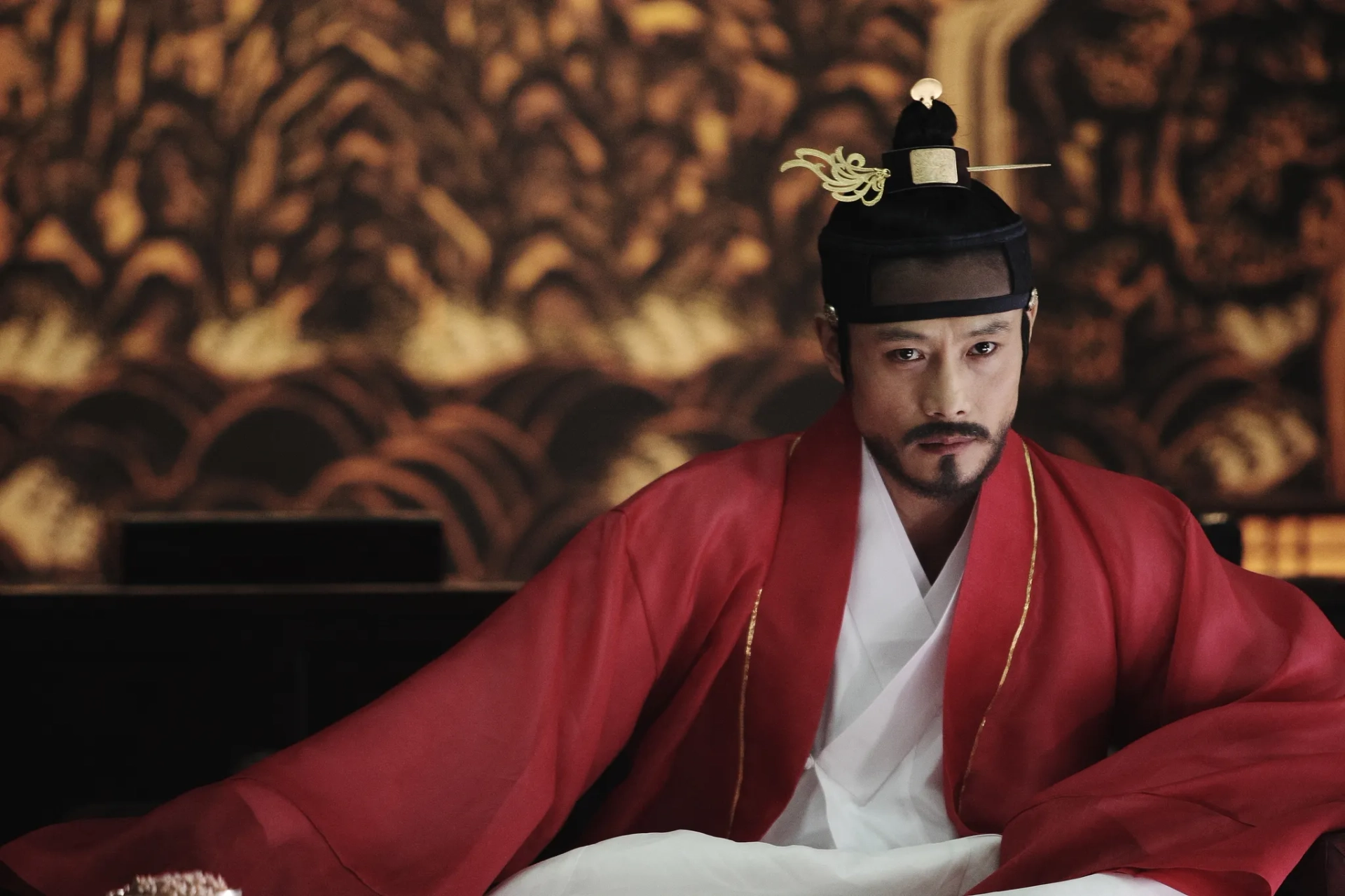 Lee Byung-hun in Masquerade (2012)