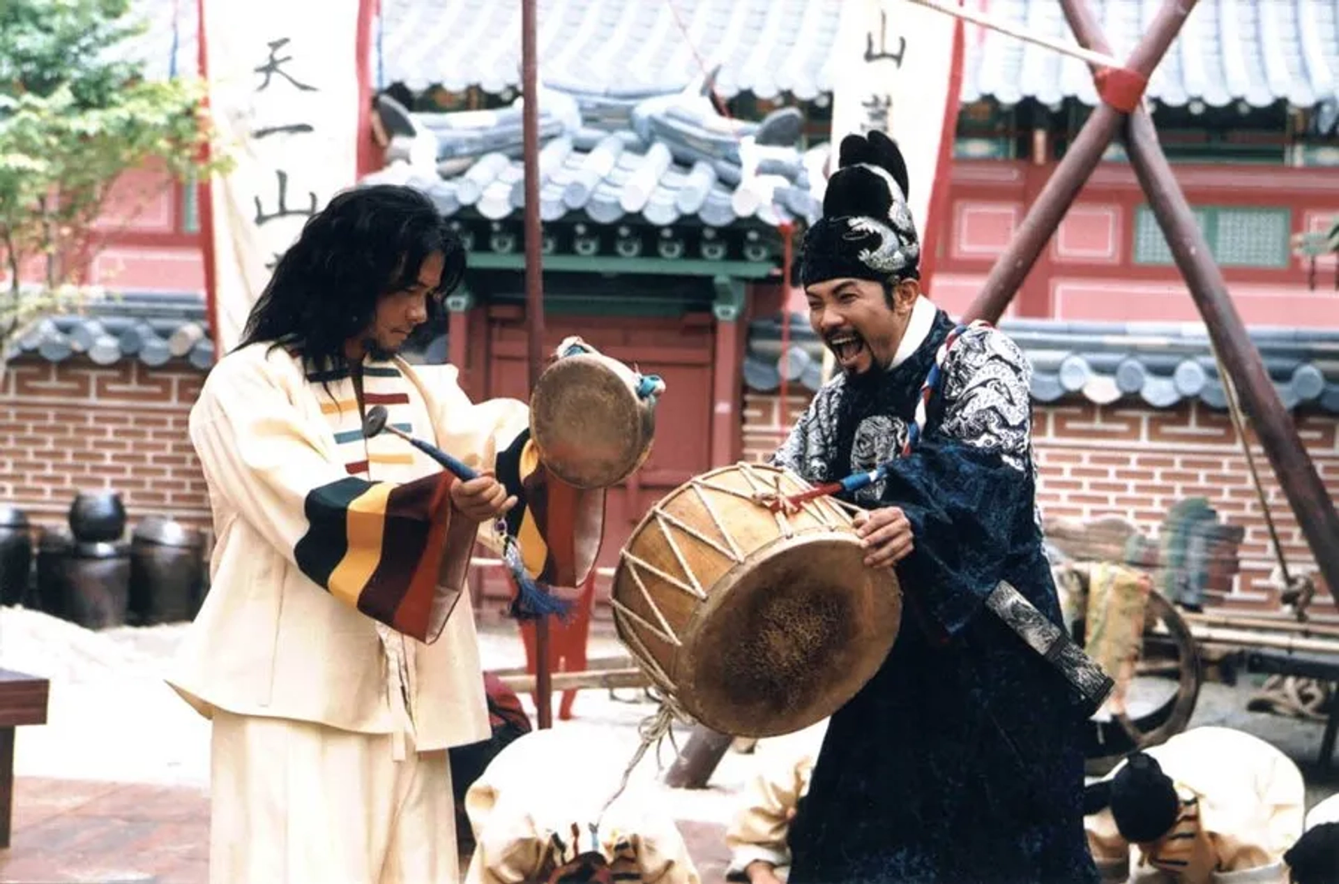 Jin-young Jung and Woo-seong Kam in The King and the Clown (2005)