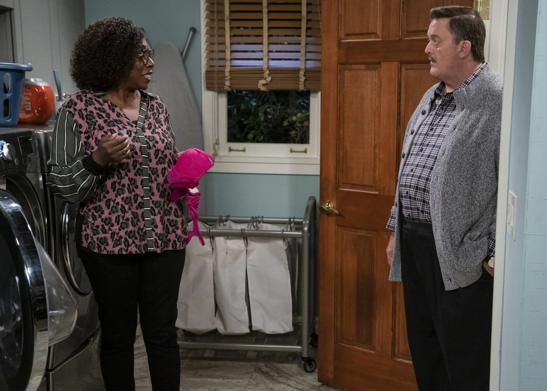 Gina Yashere and Billy Gardell in Bob Hearts Abishola (2019)