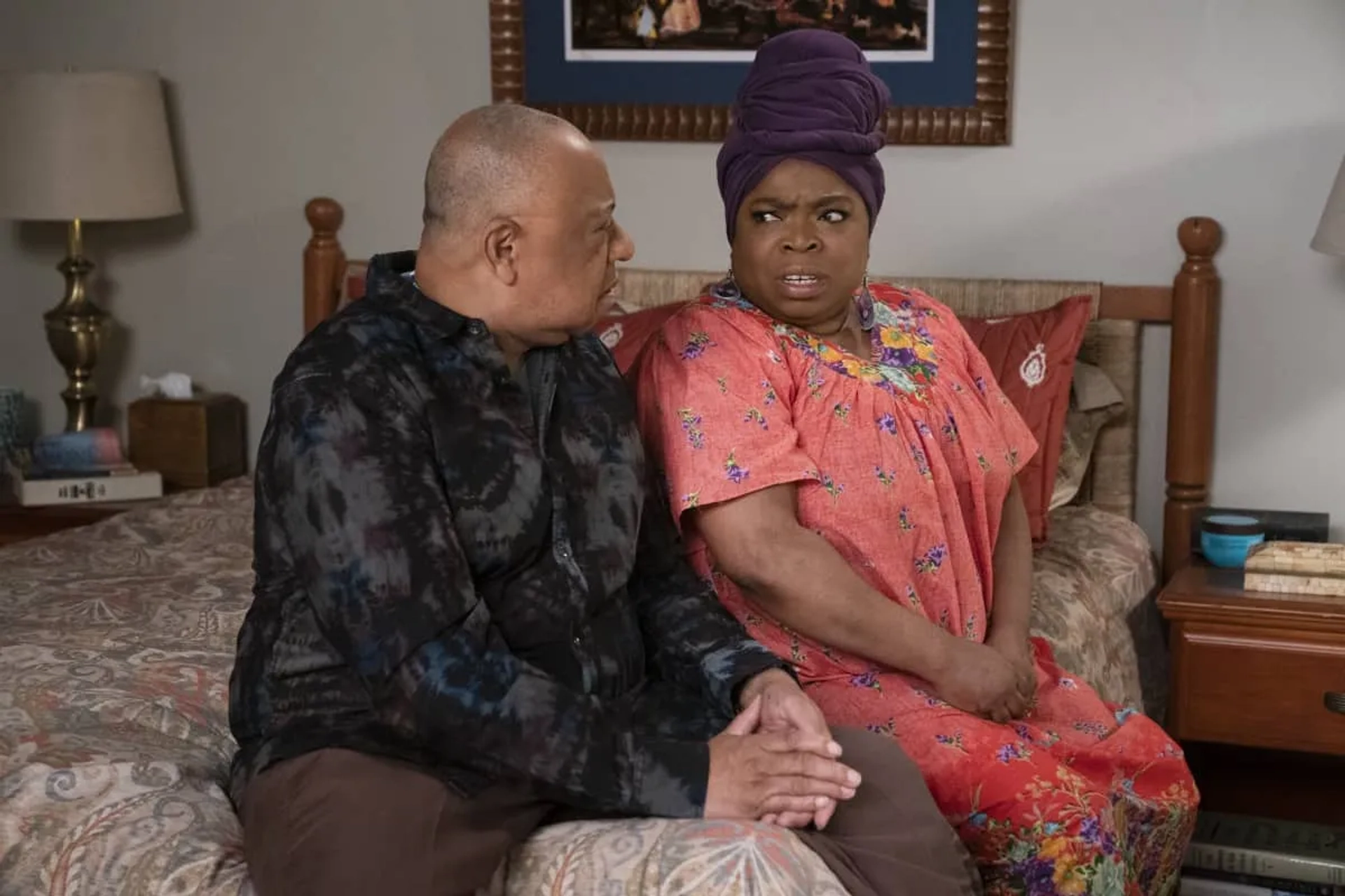 Barry Shabaka Henley and Shola Adewusi in Bob Hearts Abishola (2019)