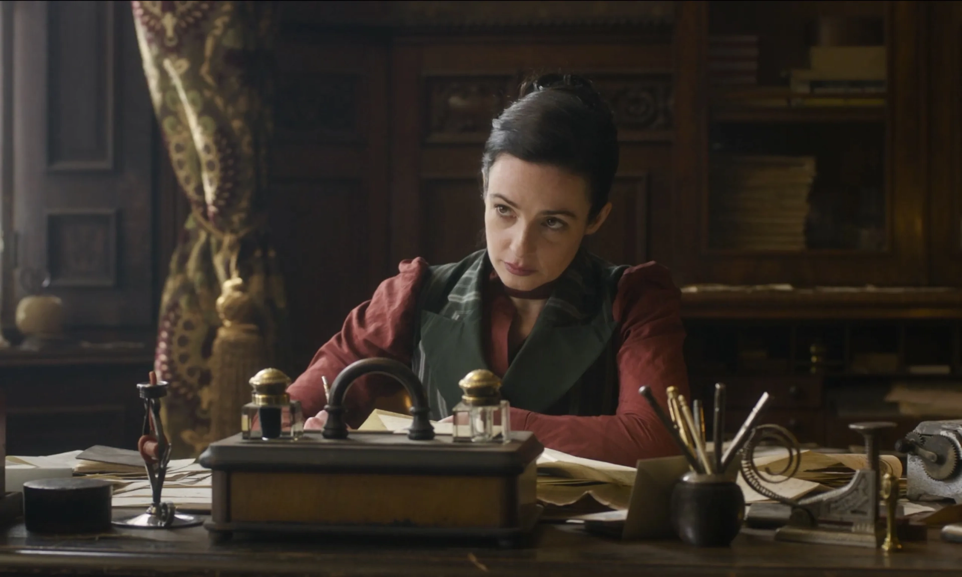 Laura Donnelly in The Nevers (2021)