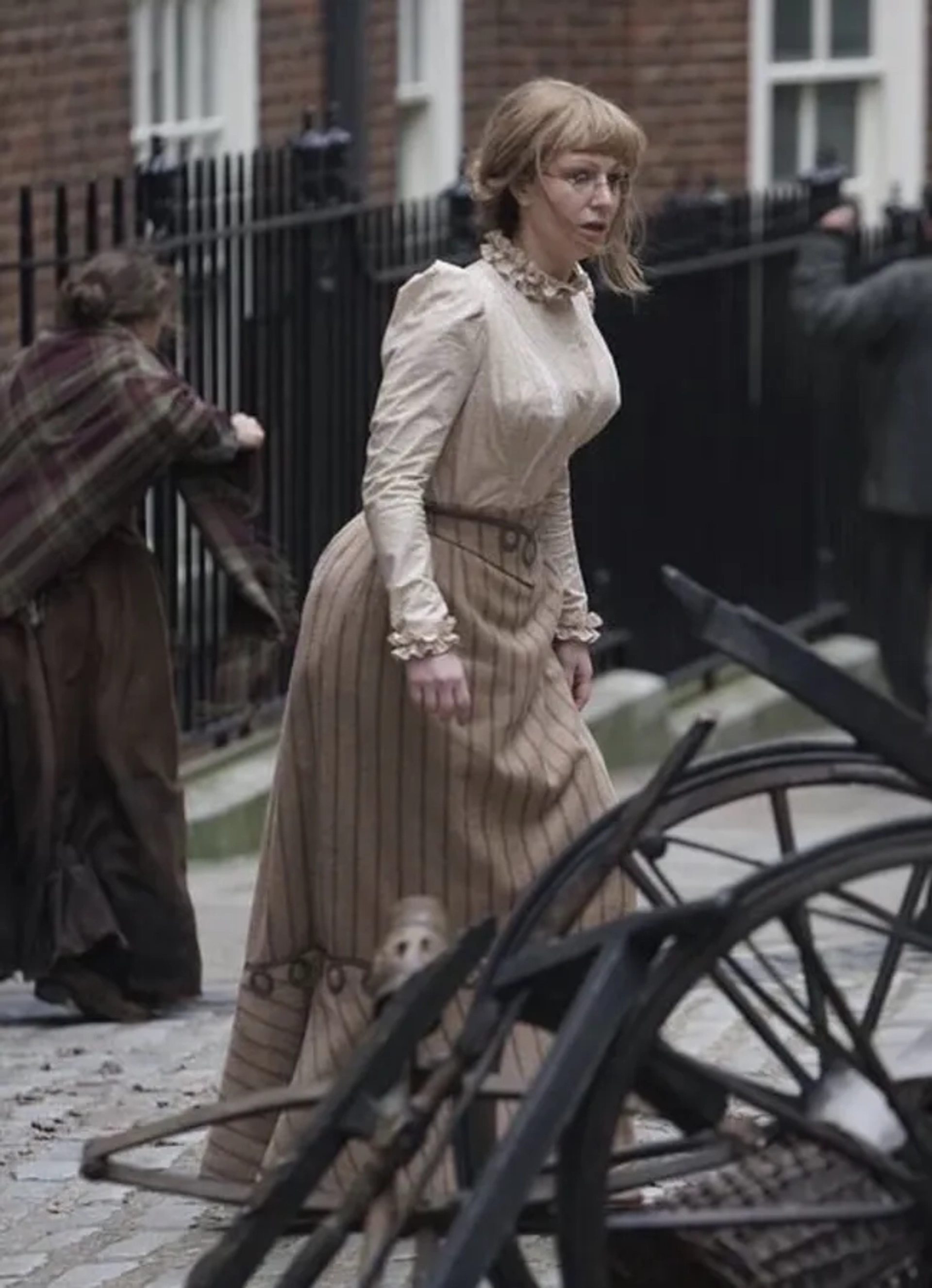 Still of Amy Manson as Effie Boyle in The Nevers