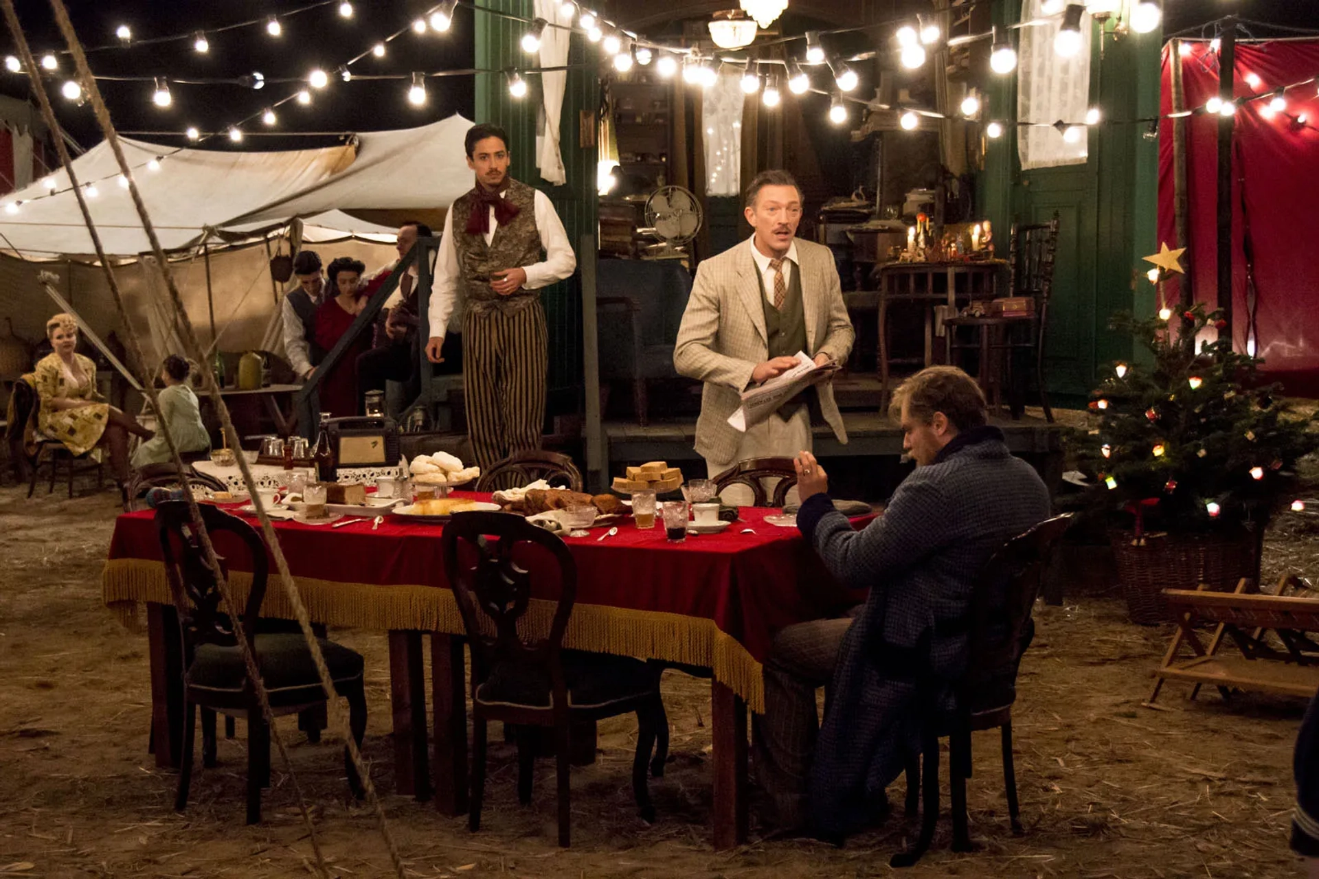 Vincent Cassel and Jesuíta Barbosa in The Great Mystical Circus (2018)