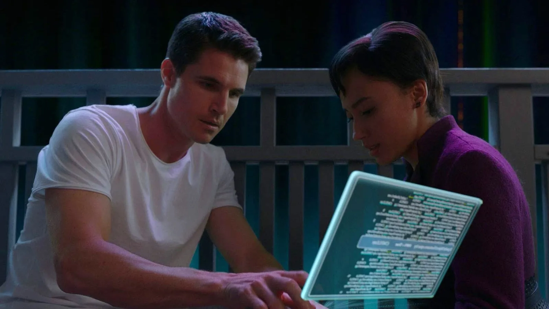 Robbie Amell and Andy Allo in Upload (2020)