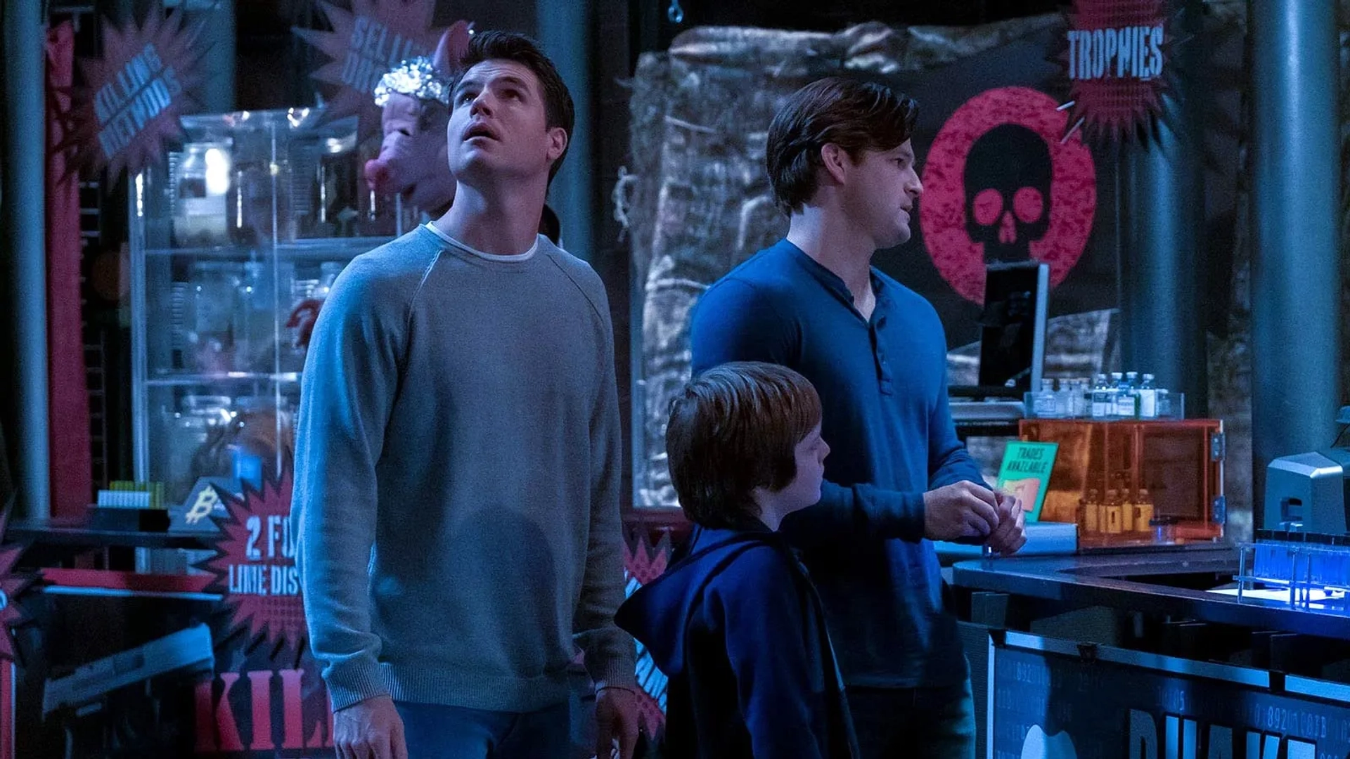 Rhys Slack, Robbie Amell, and Kevin Bigley in Upload (2020)