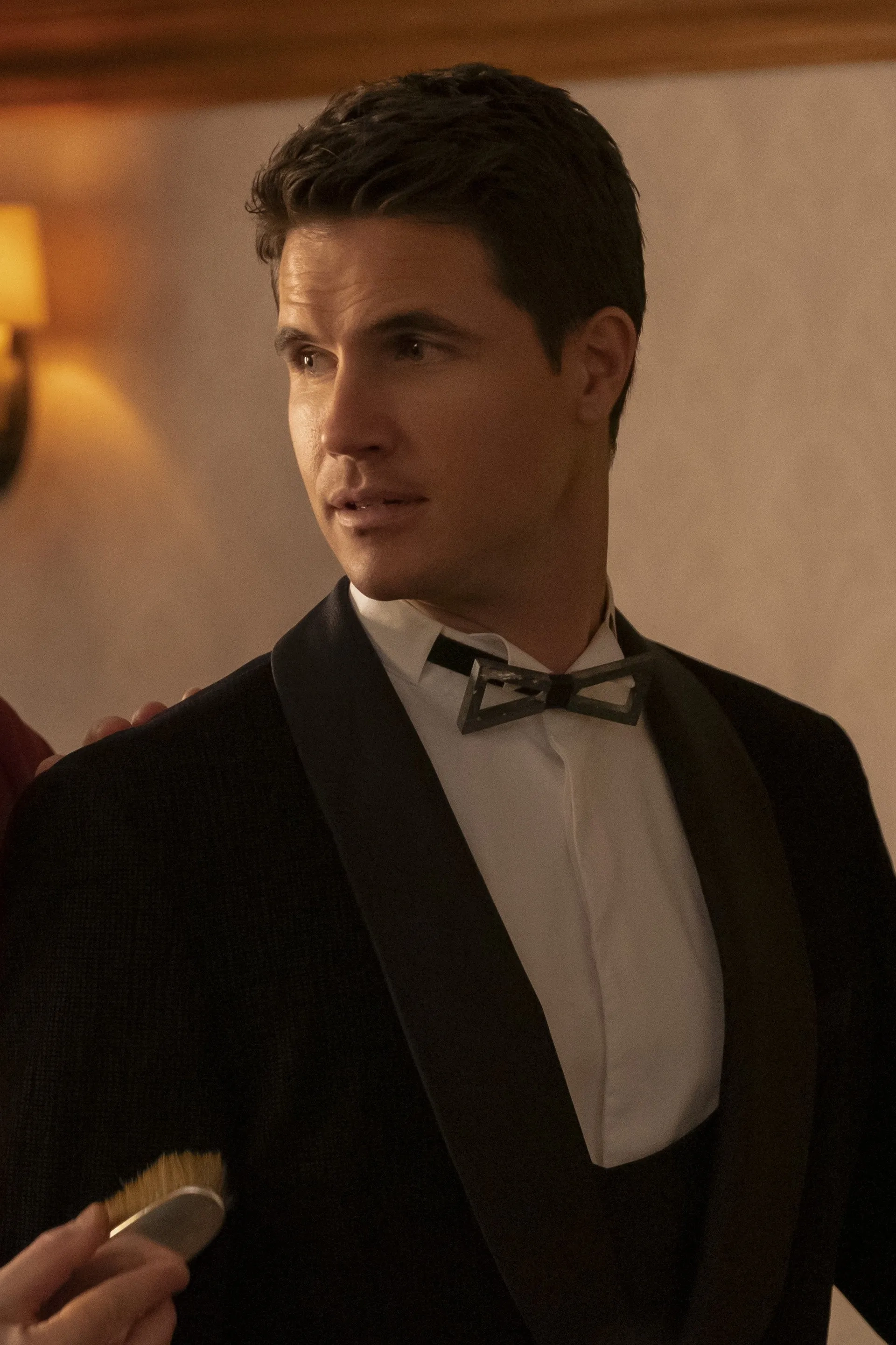 Robbie Amell in Upload (2020)