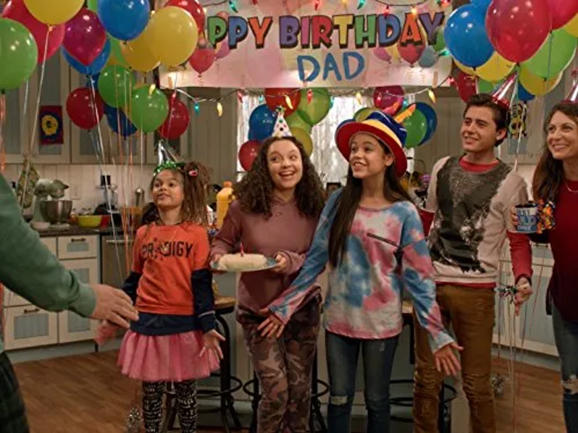 Cerina Vincent, Kayla Maisonet, Jenna Ortega, Isaak Presley, and Ariana Greenblatt in Stuck in the Middle (2016)