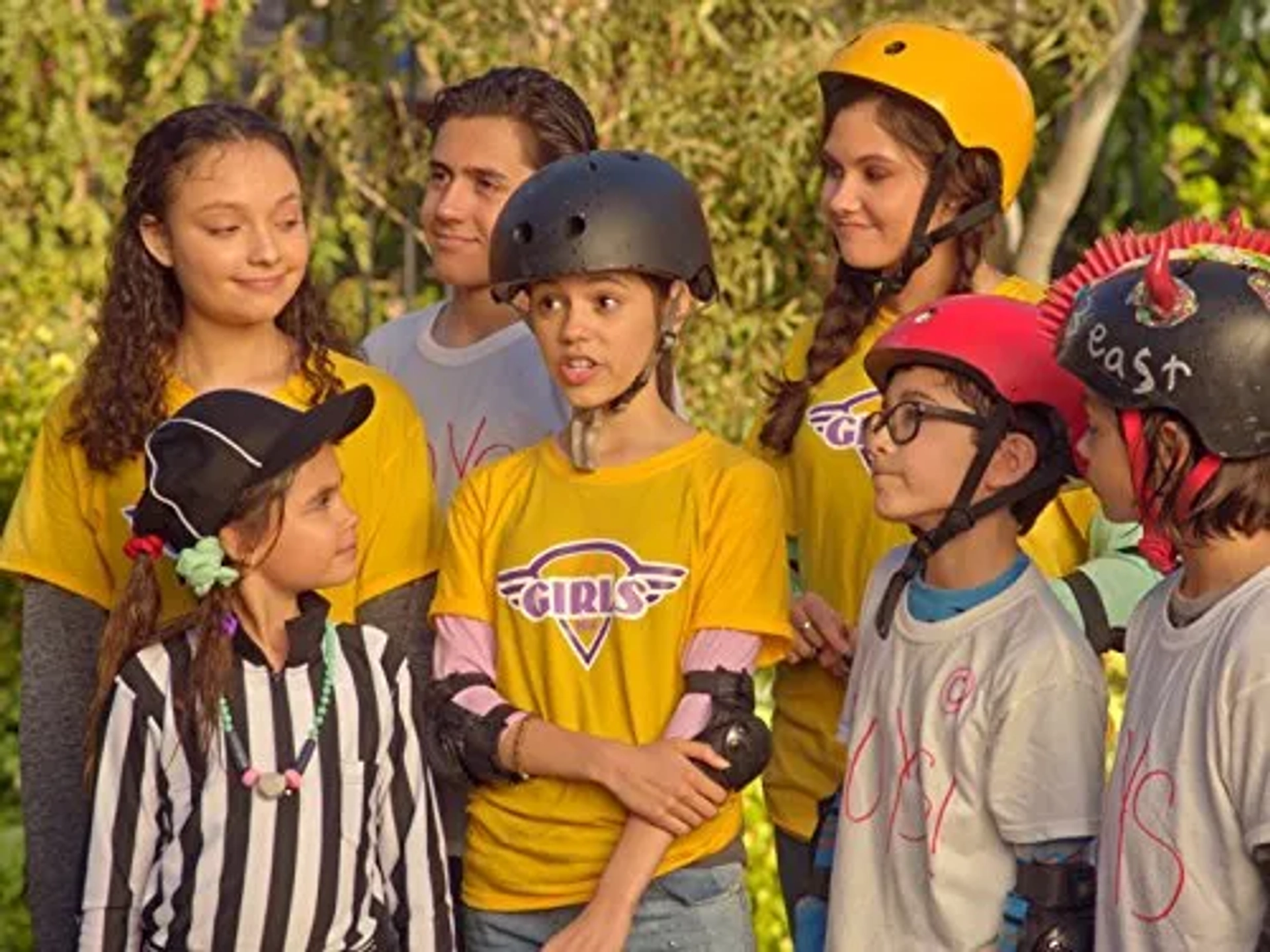 Kayla Maisonet, Jenna Ortega, Isaak Presley, Ronni Hawk, Nicolas Bechtel, Malachi Barton, and Ariana Greenblatt in Stuck in the Middle (2016)