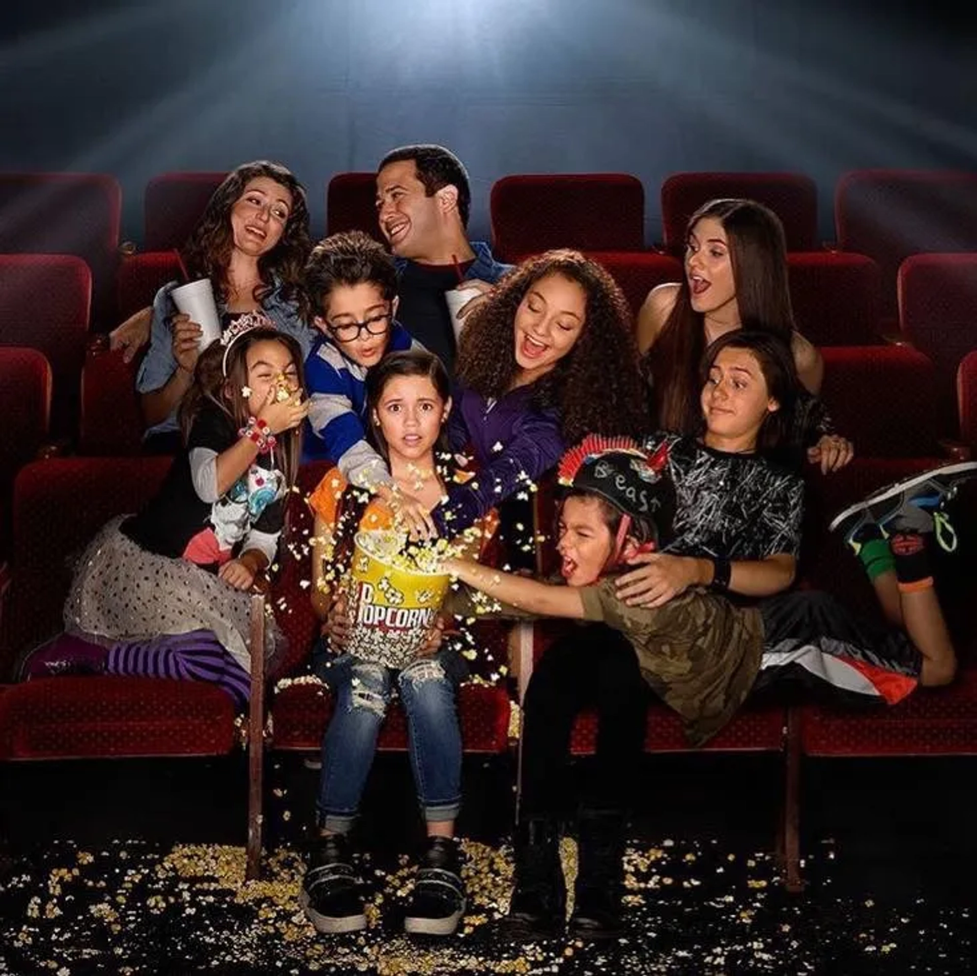 Joe Nieves, Cerina Vincent, Kayla Maisonet, Jenna Ortega, Isaak Presley, Ronni Hawk, Nicolas Bechtel, Malachi Barton, and Ariana Greenblatt in Stuck in the Middle (2016)