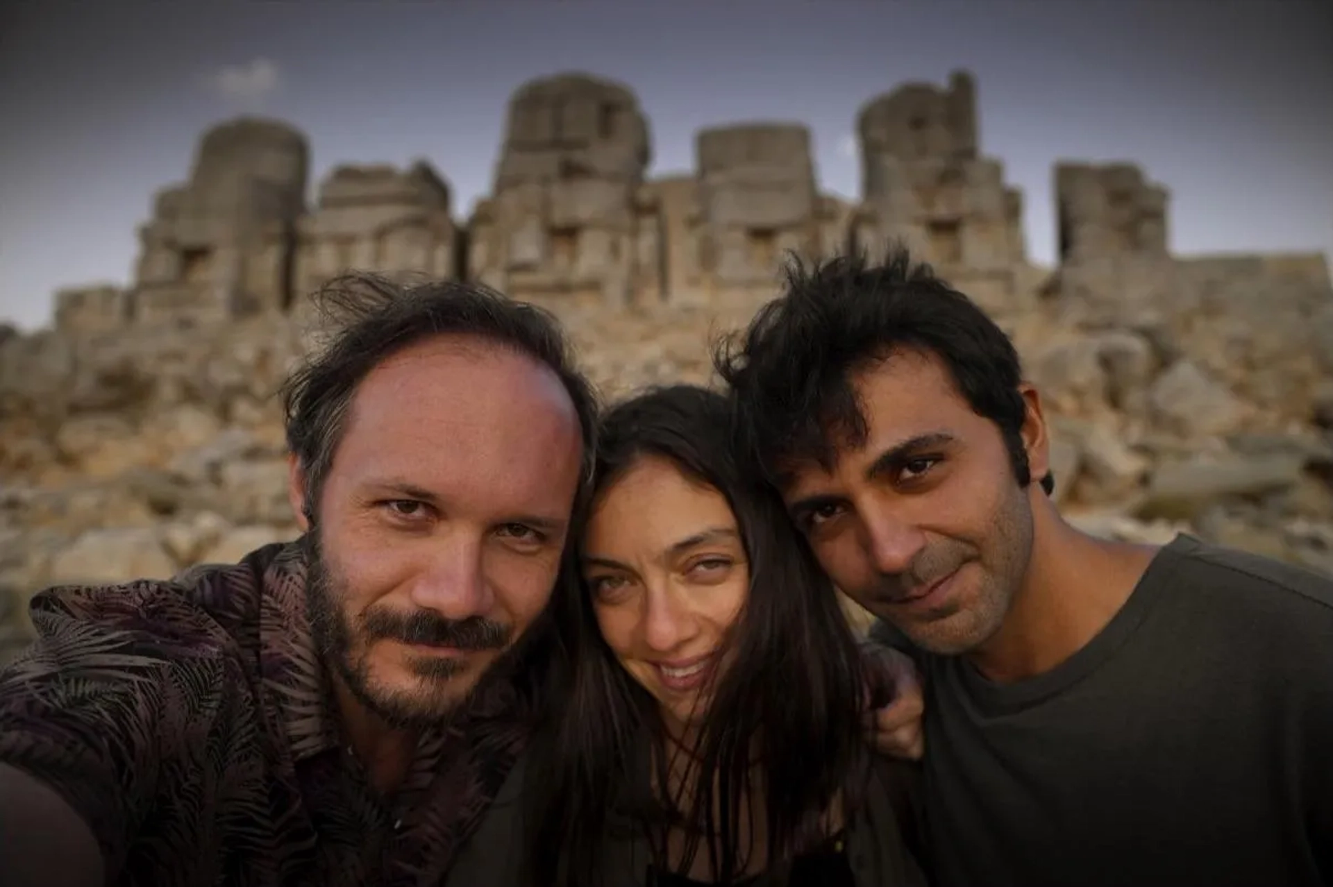 Deniz Celiloglu, Merve Dizdar, and Musab Ekici in About Dry Grasses (2023)