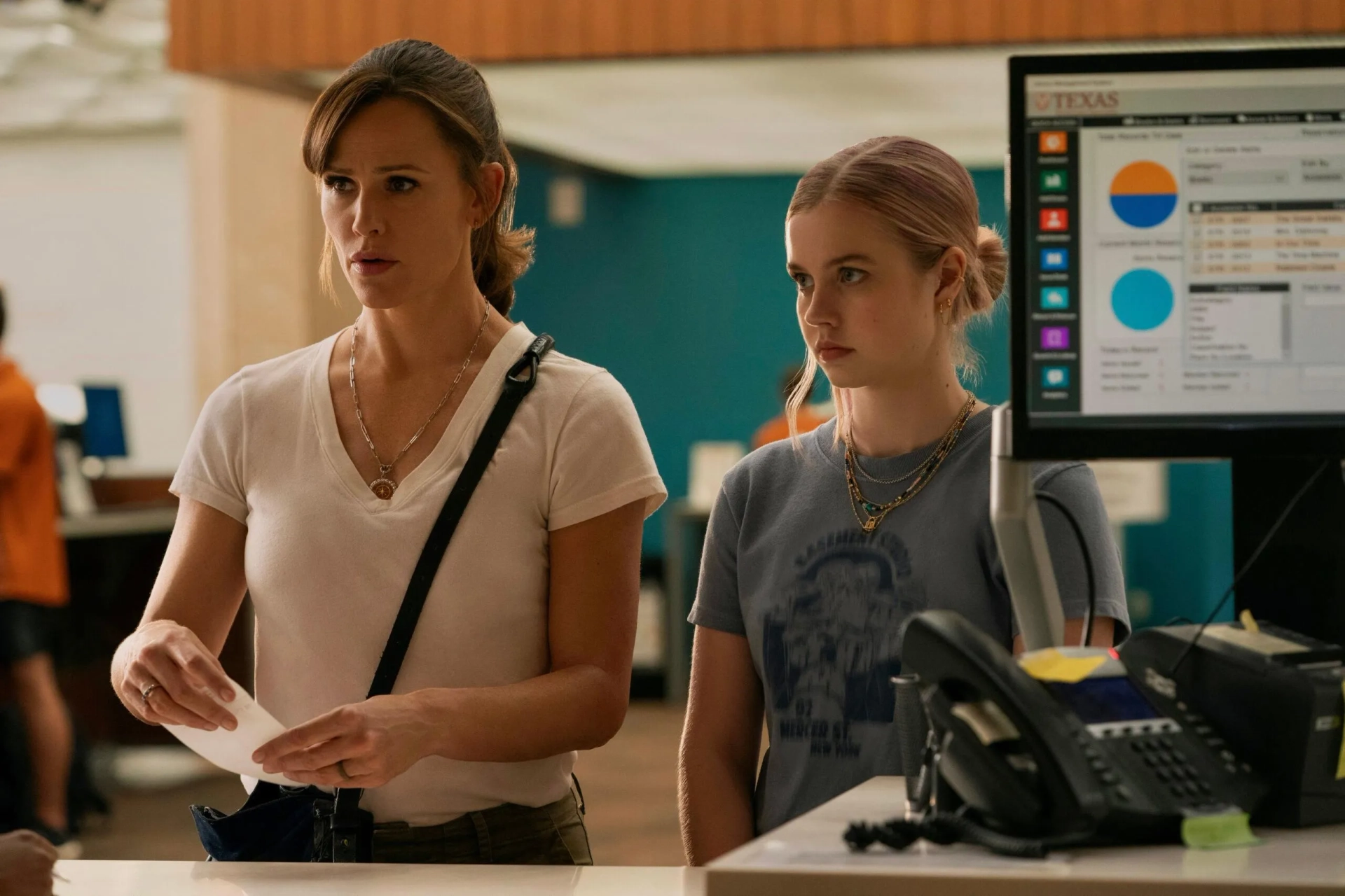 Jennifer Garner and Angourie Rice in The Last Thing He Told Me (2023)