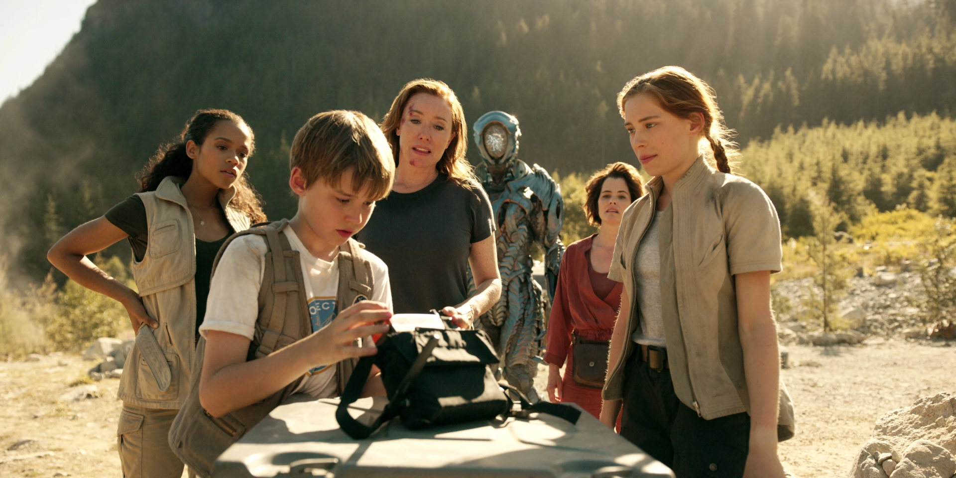 Parker Posey, Molly Parker, Maxwell Jenkins, Mina Sundwall, and Taylor Russell in Lost in Space (2018)