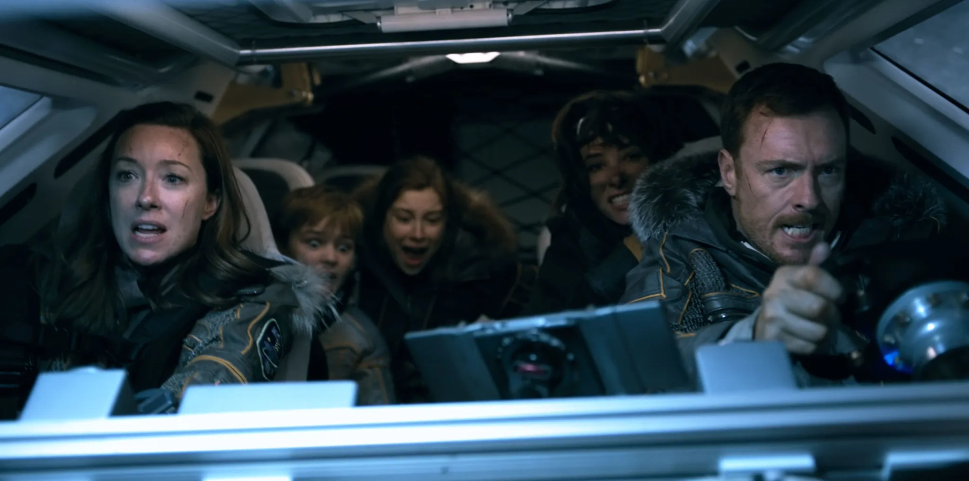 Parker Posey, Molly Parker, Toby Stephens, Maxwell Jenkins, and Mina Sundwall in Lost in Space (2018)