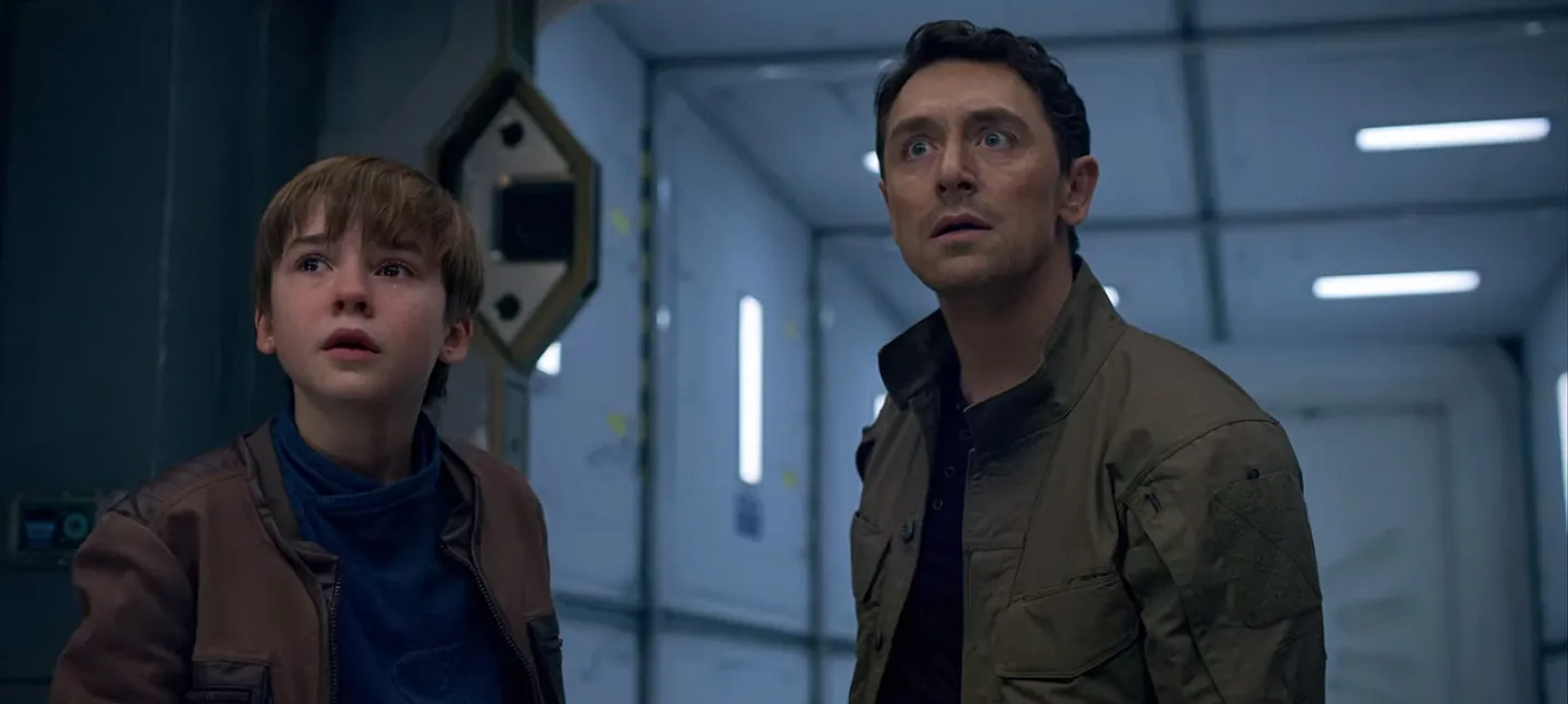 JJ Feild and Maxwell Jenkins in Lost in Space (2018)