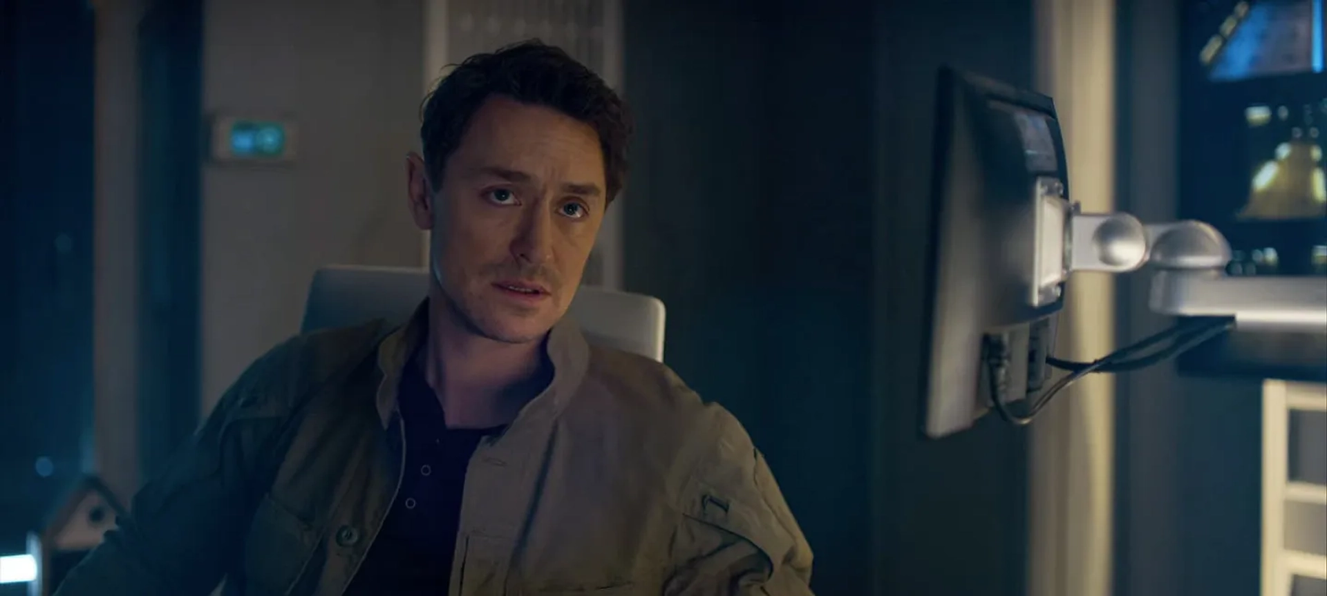 JJ Feild in Lost in Space (2018)