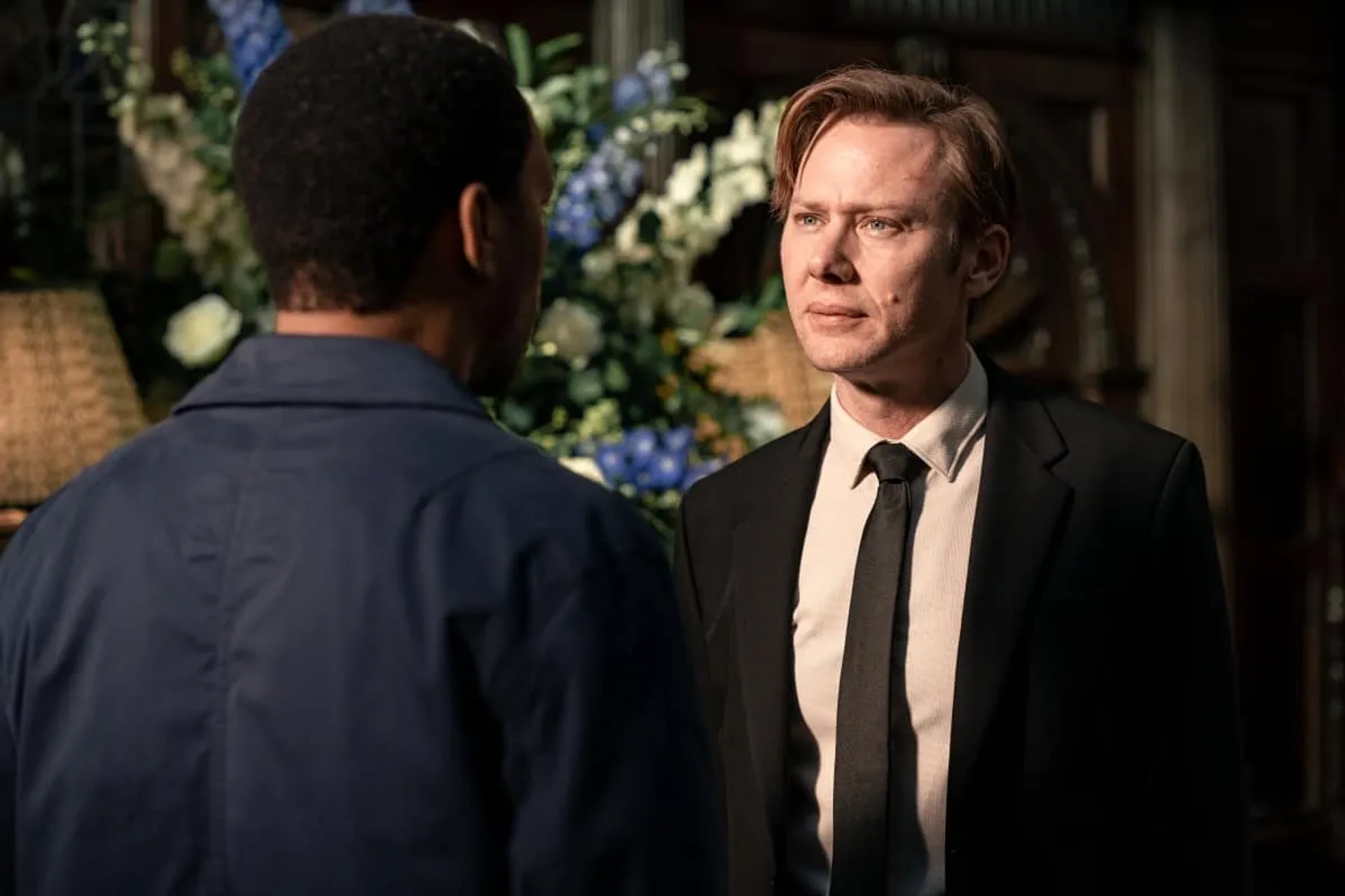 Chiwetel Ejiofor and Jimmi Simpson in The Man Who Fell to Earth (2021)