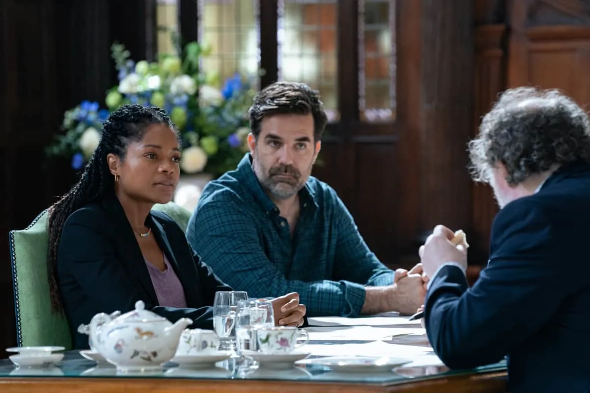 Naomie Harris and Rob Delaney in The Man Who Fell to Earth (2021)