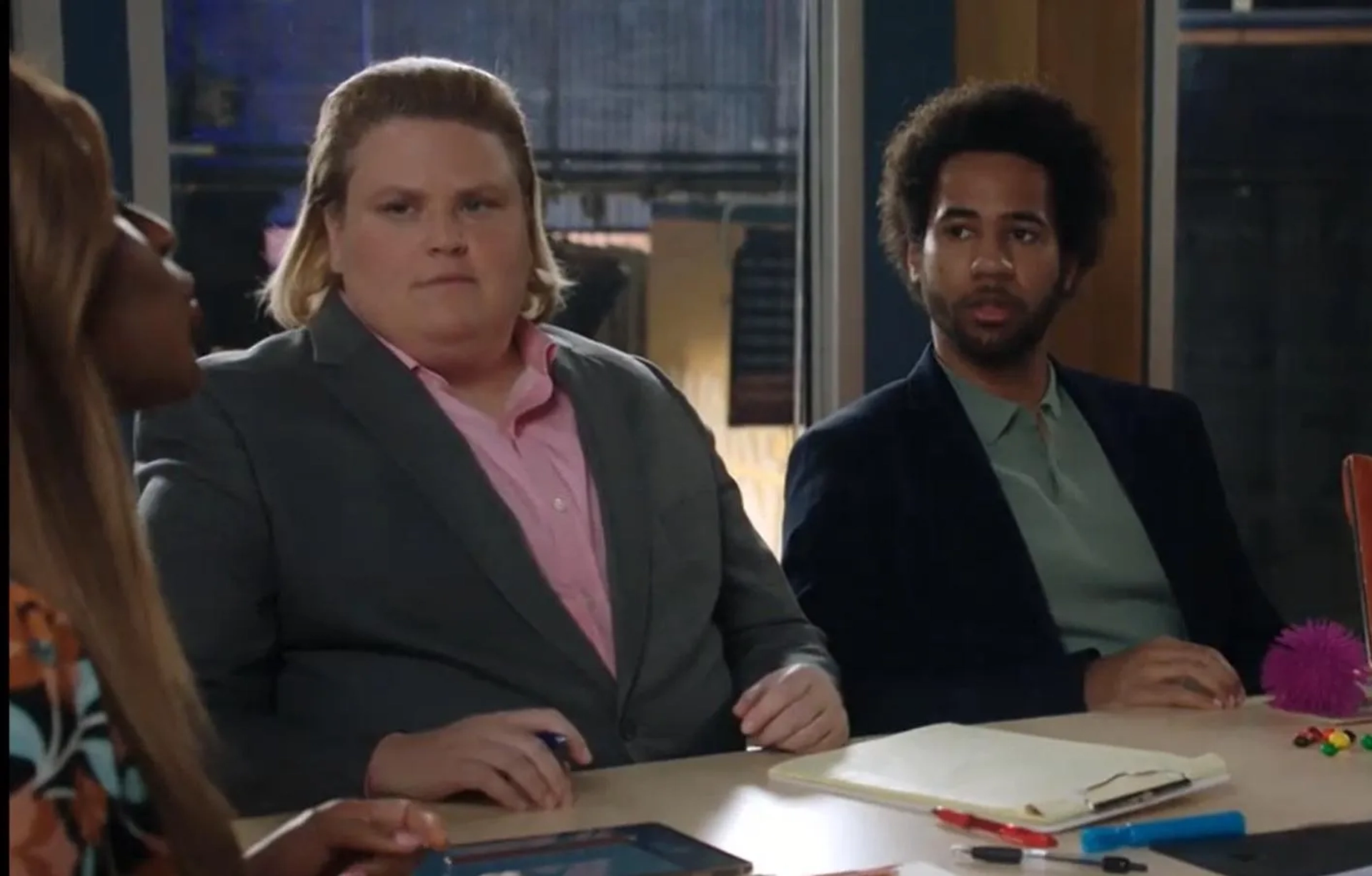 Fortune Feimster and Sean Thomas Simmons in Kenan (2021)