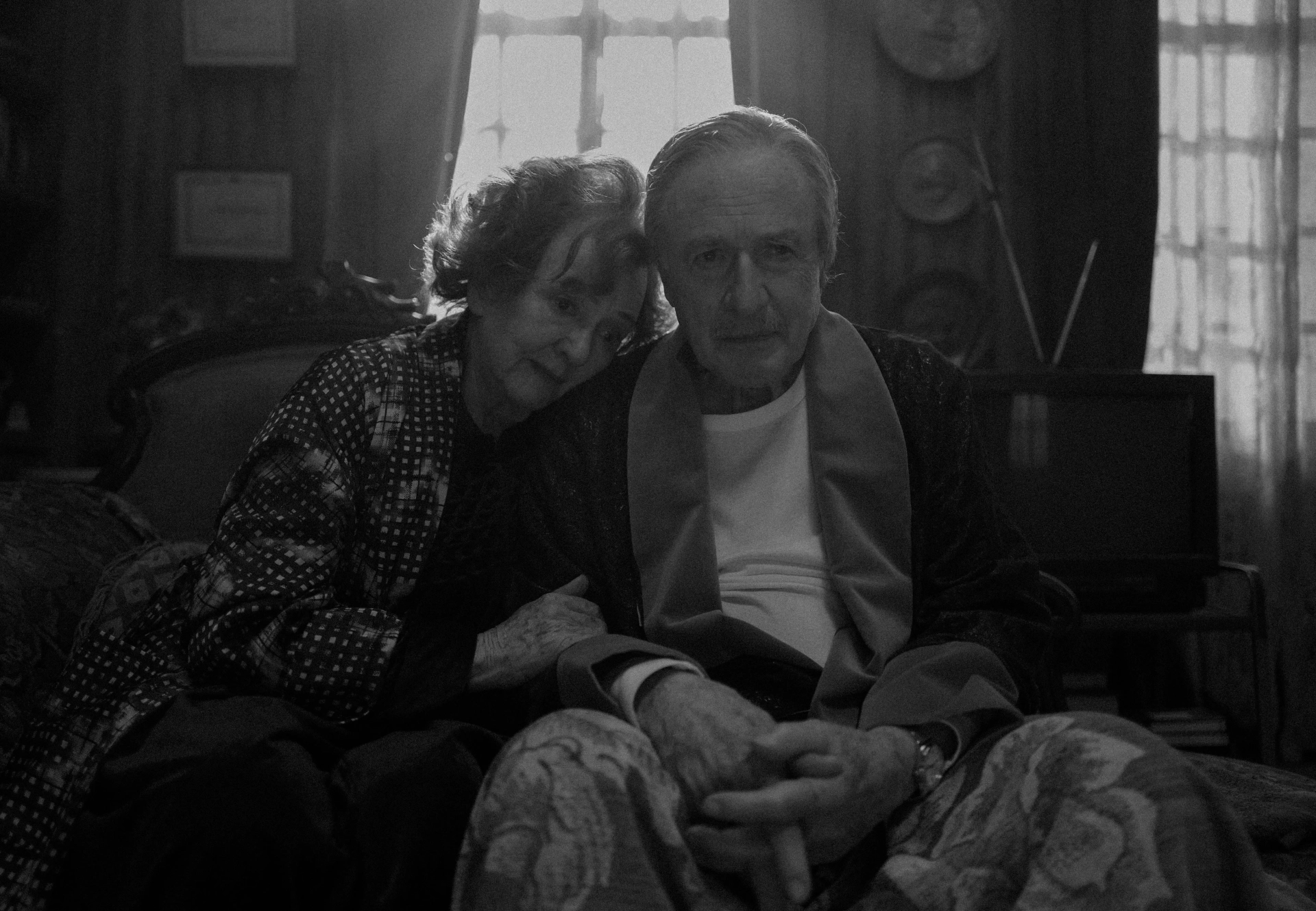 Gloria Münchmeyer and Jaime Vadell in El Conde (2023)