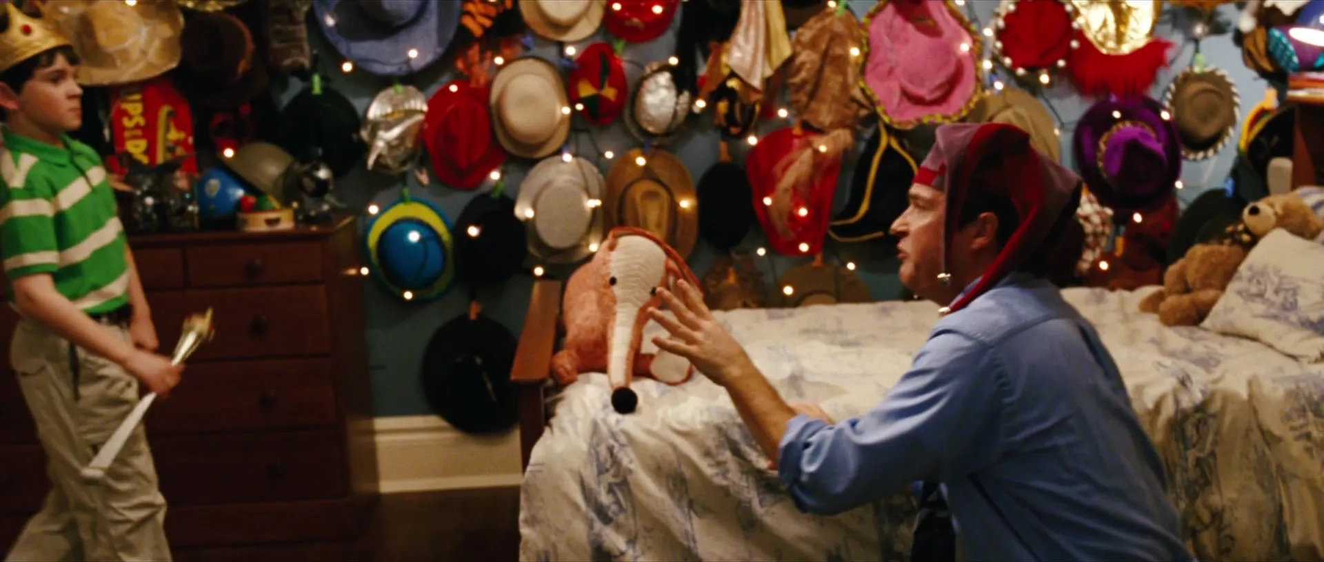 Jason Bateman and Zach Mills in Mr. Magorium's Wonder Emporium (2007)