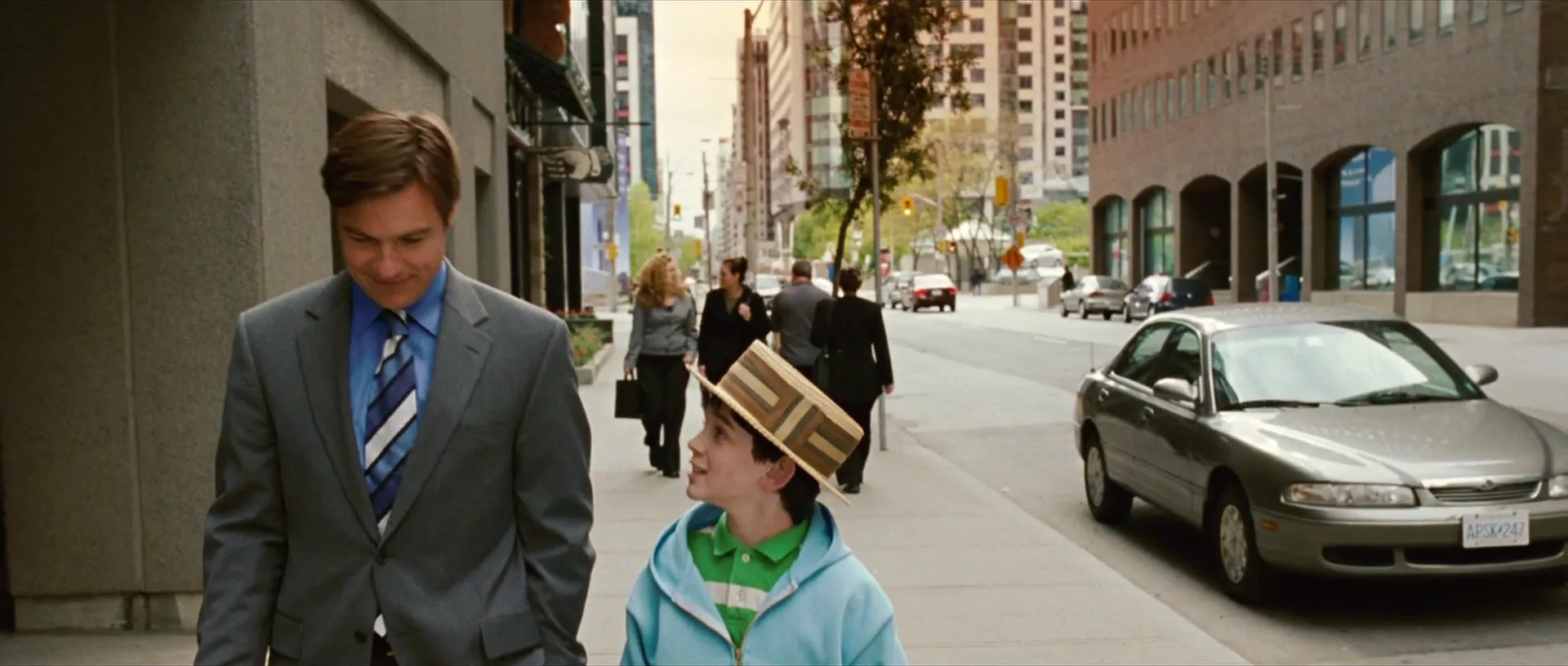 Jason Bateman and Zach Mills in Mr. Magorium's Wonder Emporium (2007)