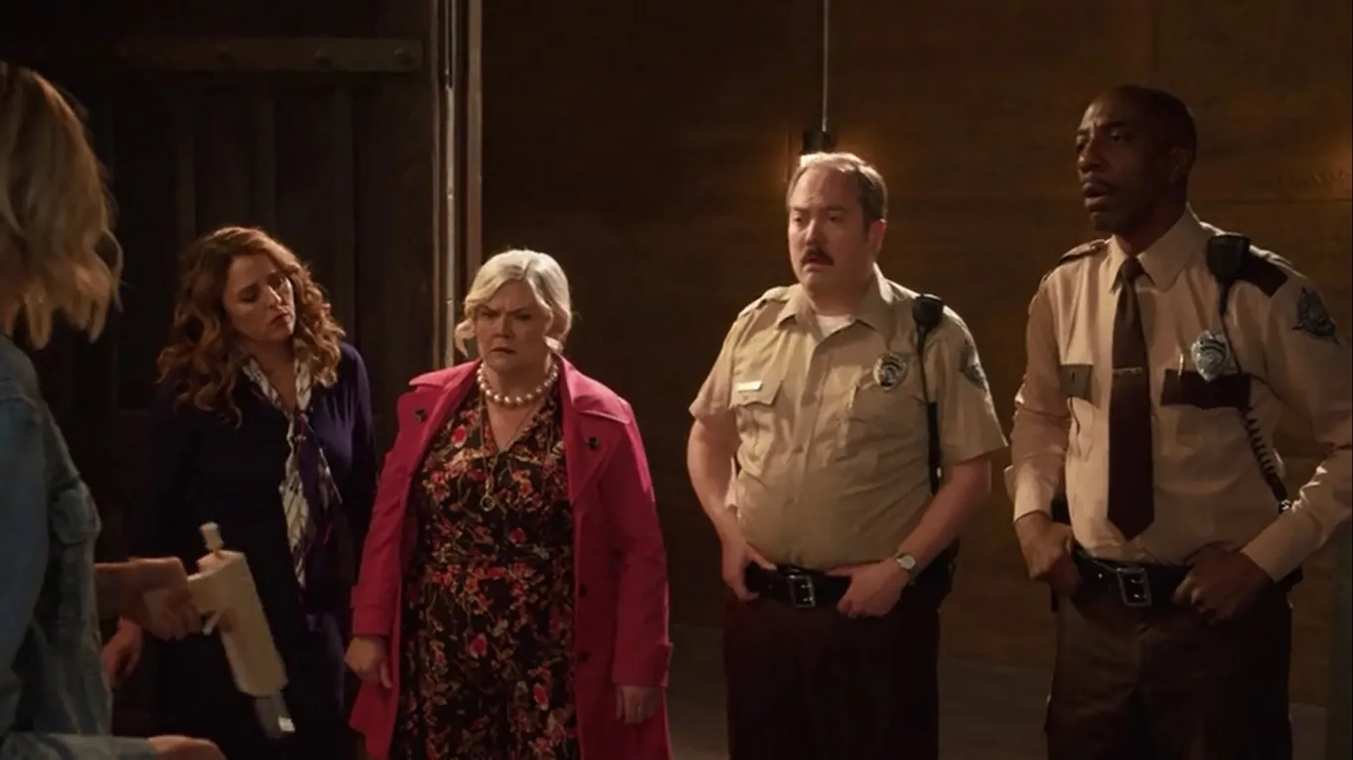 John Lutz, Paula Pell, J.B. Smoove, and Annie Mumolo in Mapleworth Murders (2020)