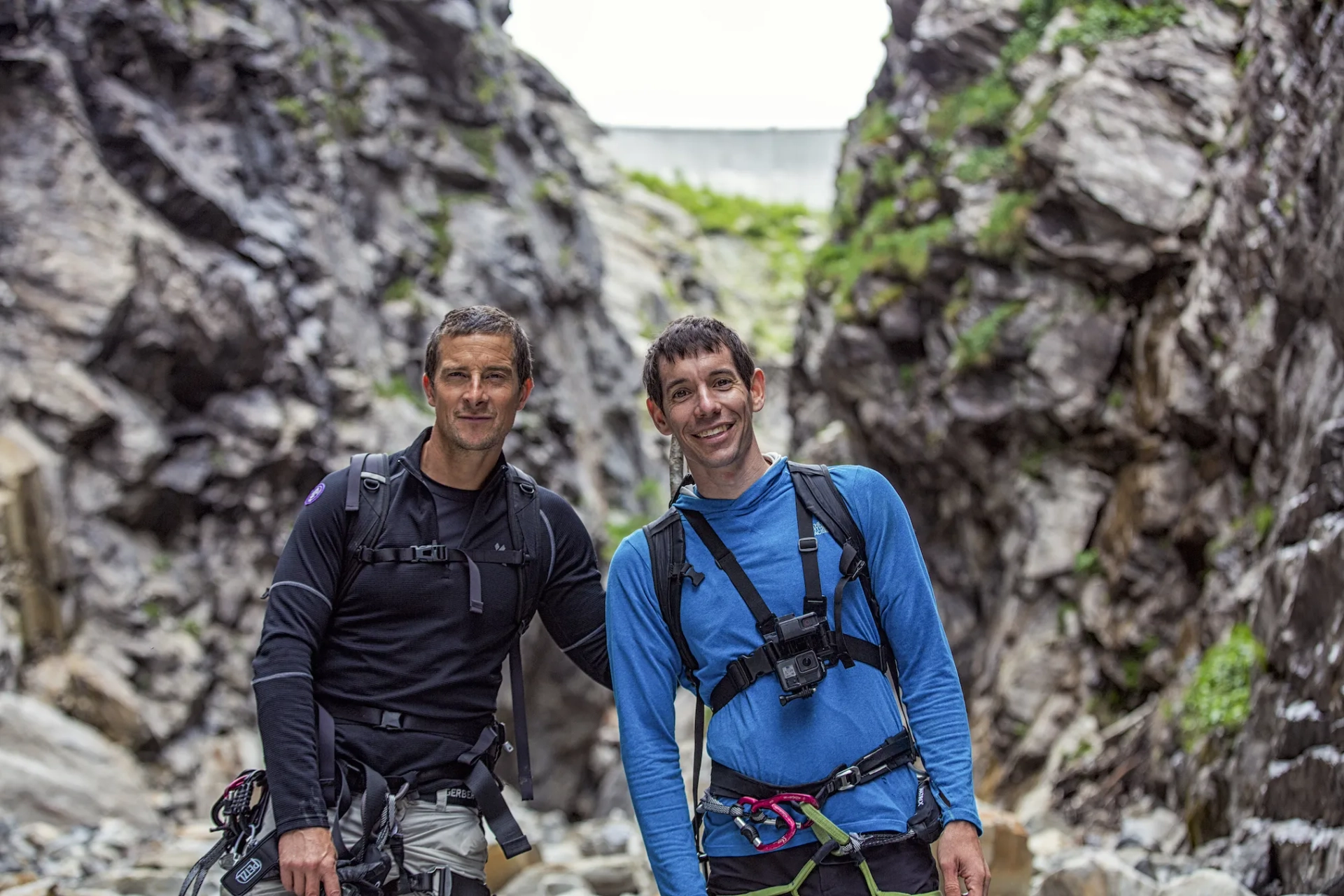 Bear Grylls and Alex Honnold in Running Wild with Bear Grylls: Alex Honnold in the Swiss Alps (2020)