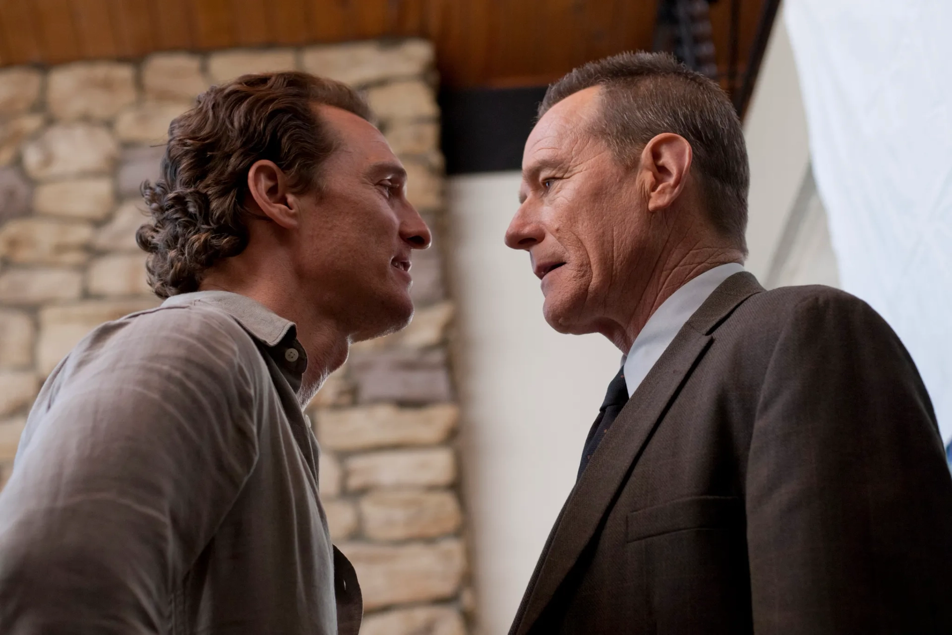 Matthew McConaughey and Bryan Cranston in The Lincoln Lawyer (2011)