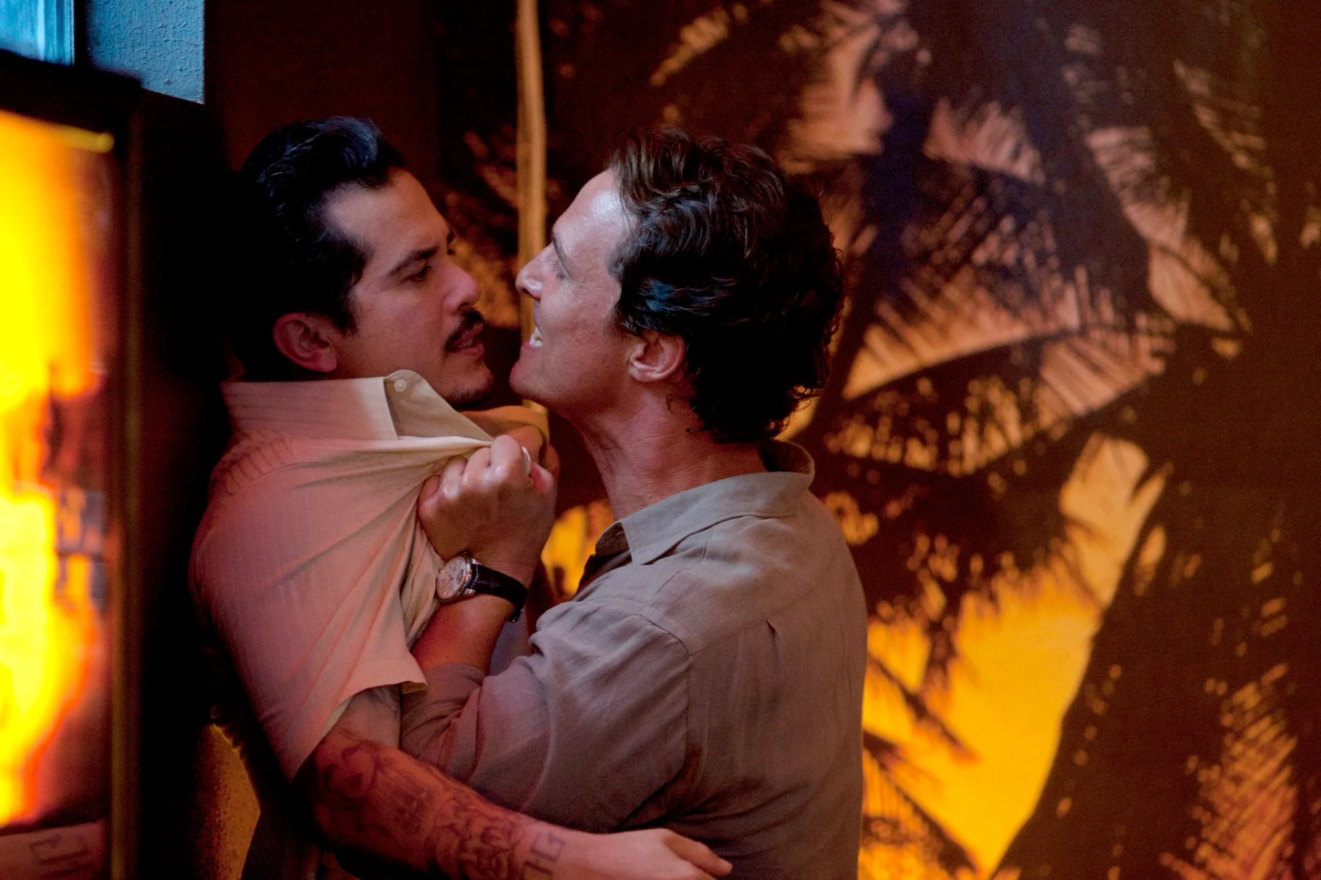 Matthew McConaughey and John Leguizamo in The Lincoln Lawyer (2011)