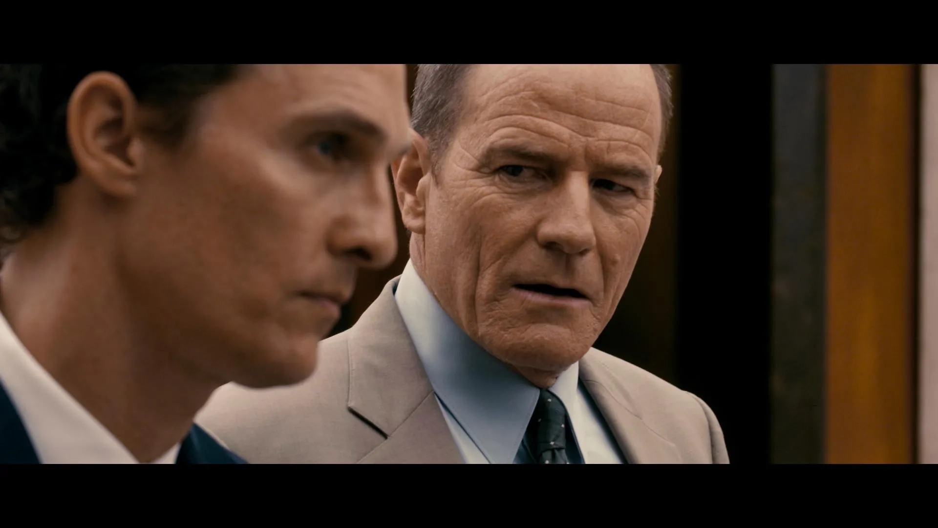 Matthew McConaughey and Bryan Cranston in The Lincoln Lawyer (2011)