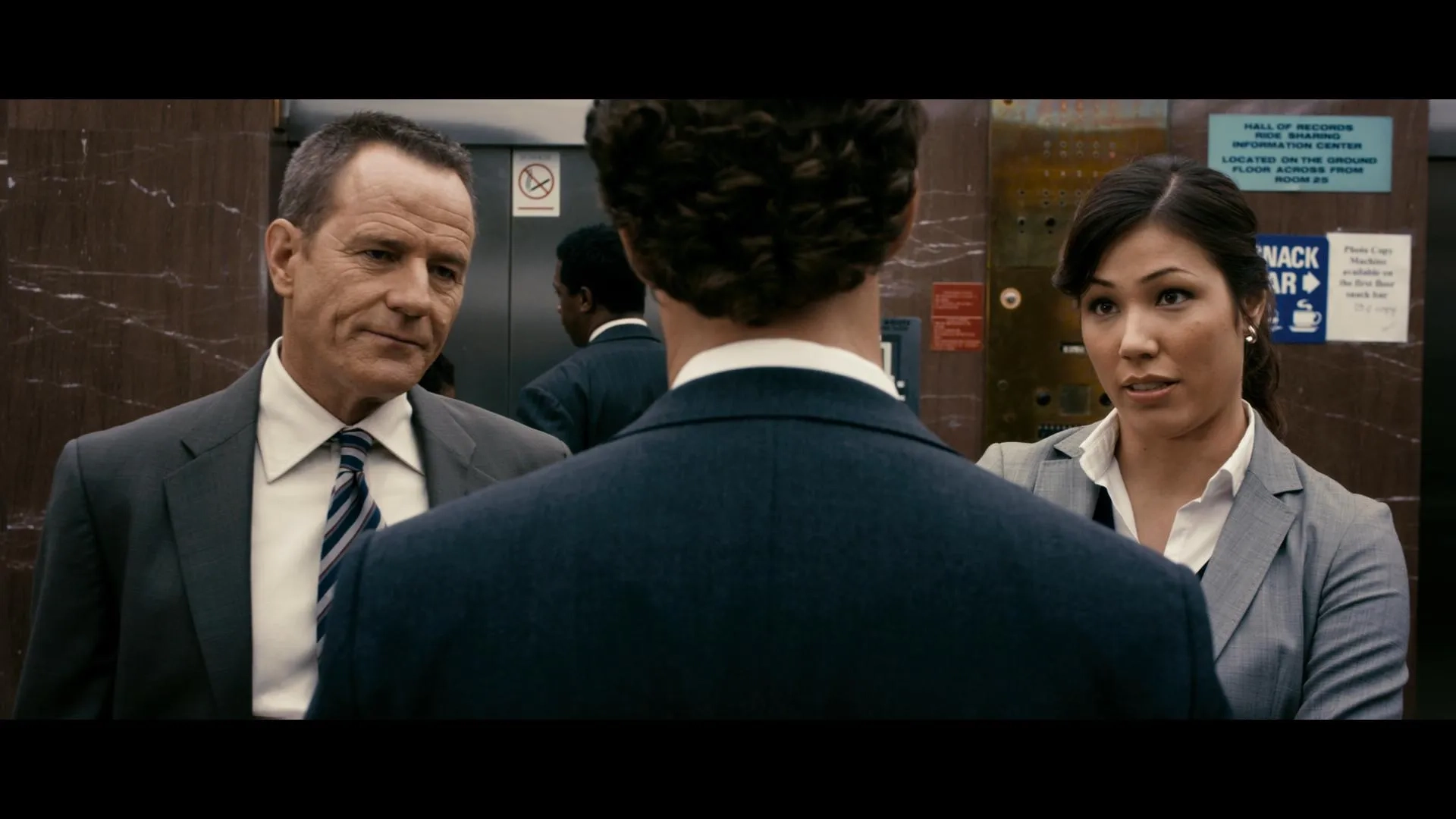 Matthew McConaughey, Michaela Conlin, and Bryan Cranston in The Lincoln Lawyer (2011)