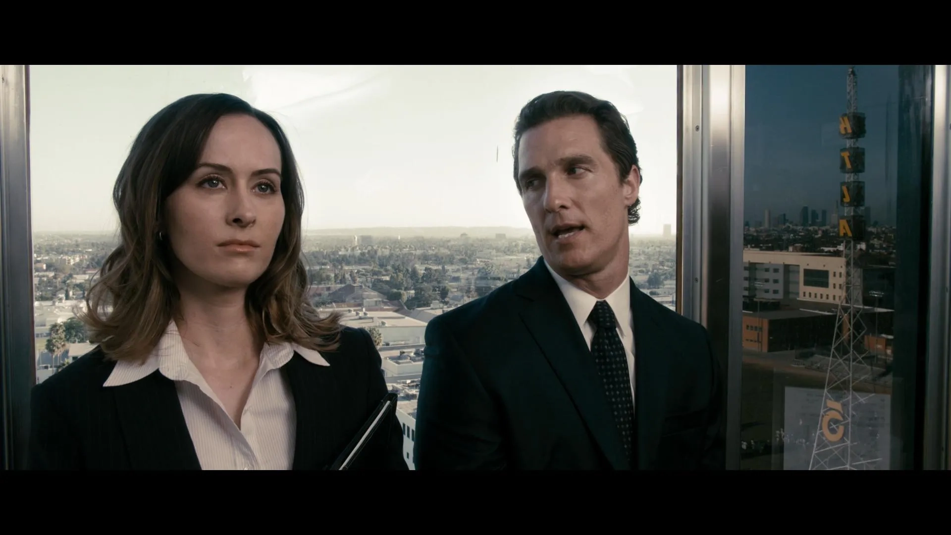 Matthew McConaughey and Erin Carufel in The Lincoln Lawyer (2011)