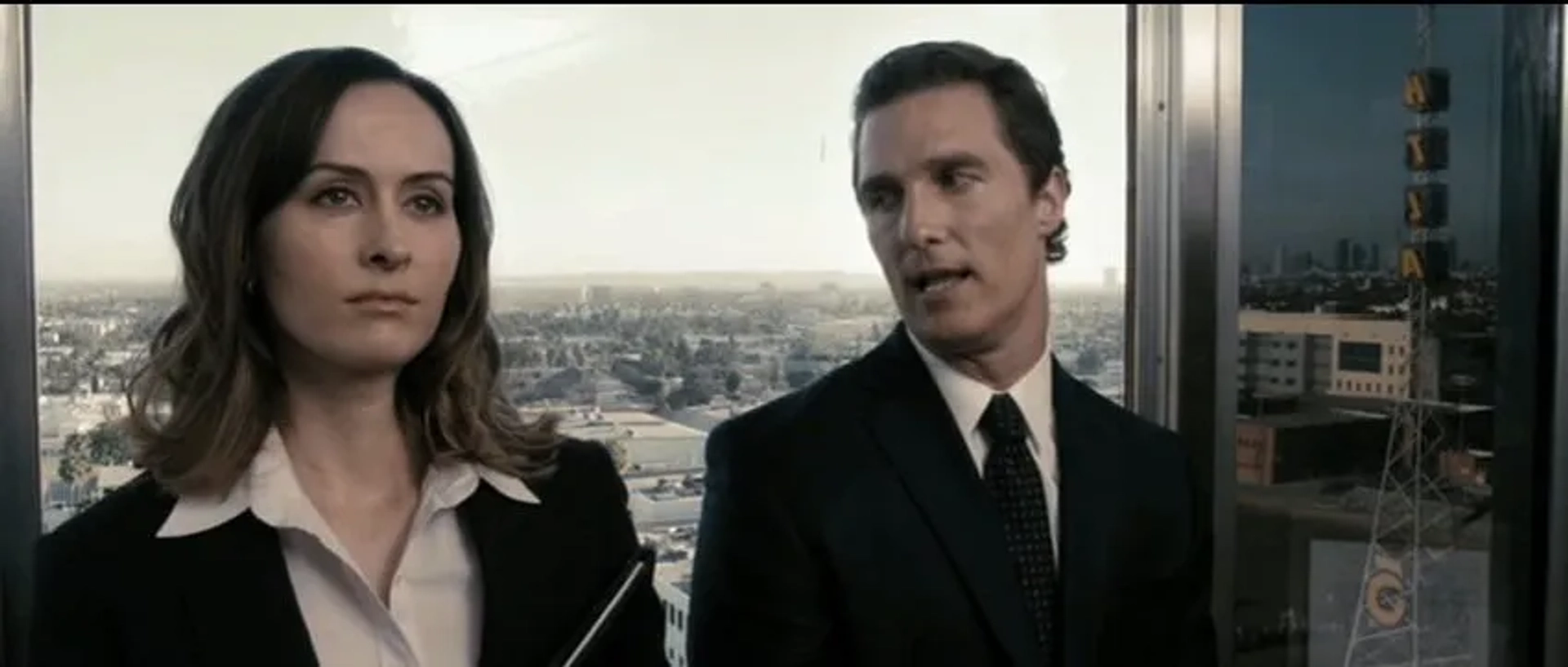 Still of Erin Carufel and Matthew McConaughey in "The Lincoln Lawyer".