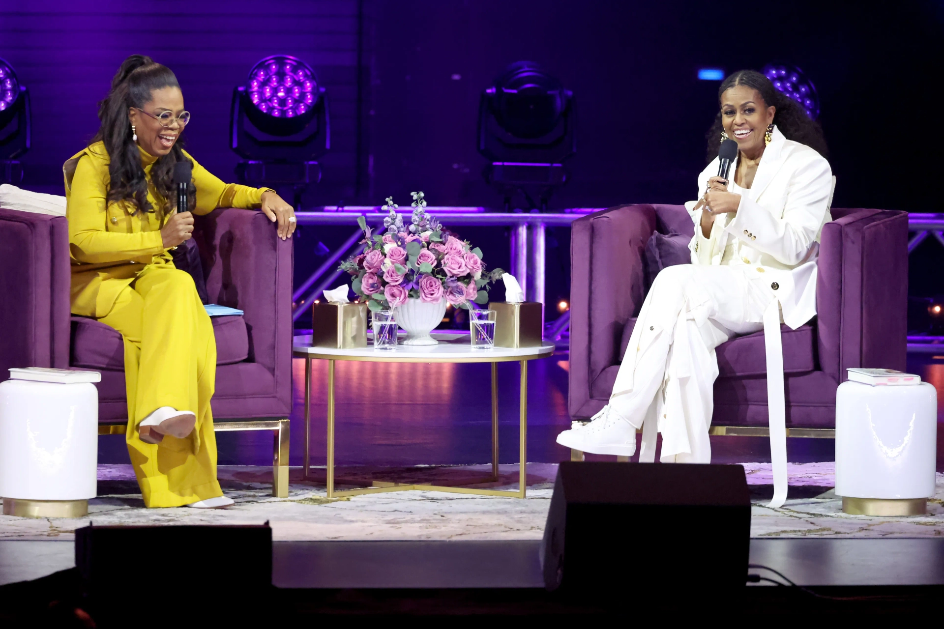 مستند نوری که ما حمل می کنیم: میشل اوباما و اپرا وینفری (2022 The Light We Carry: Michelle Obama and Oprah Winfrey)