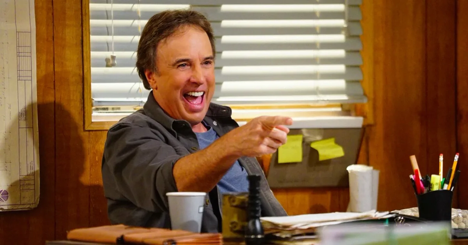 Kevin Nealon in Man with a Plan (2016)