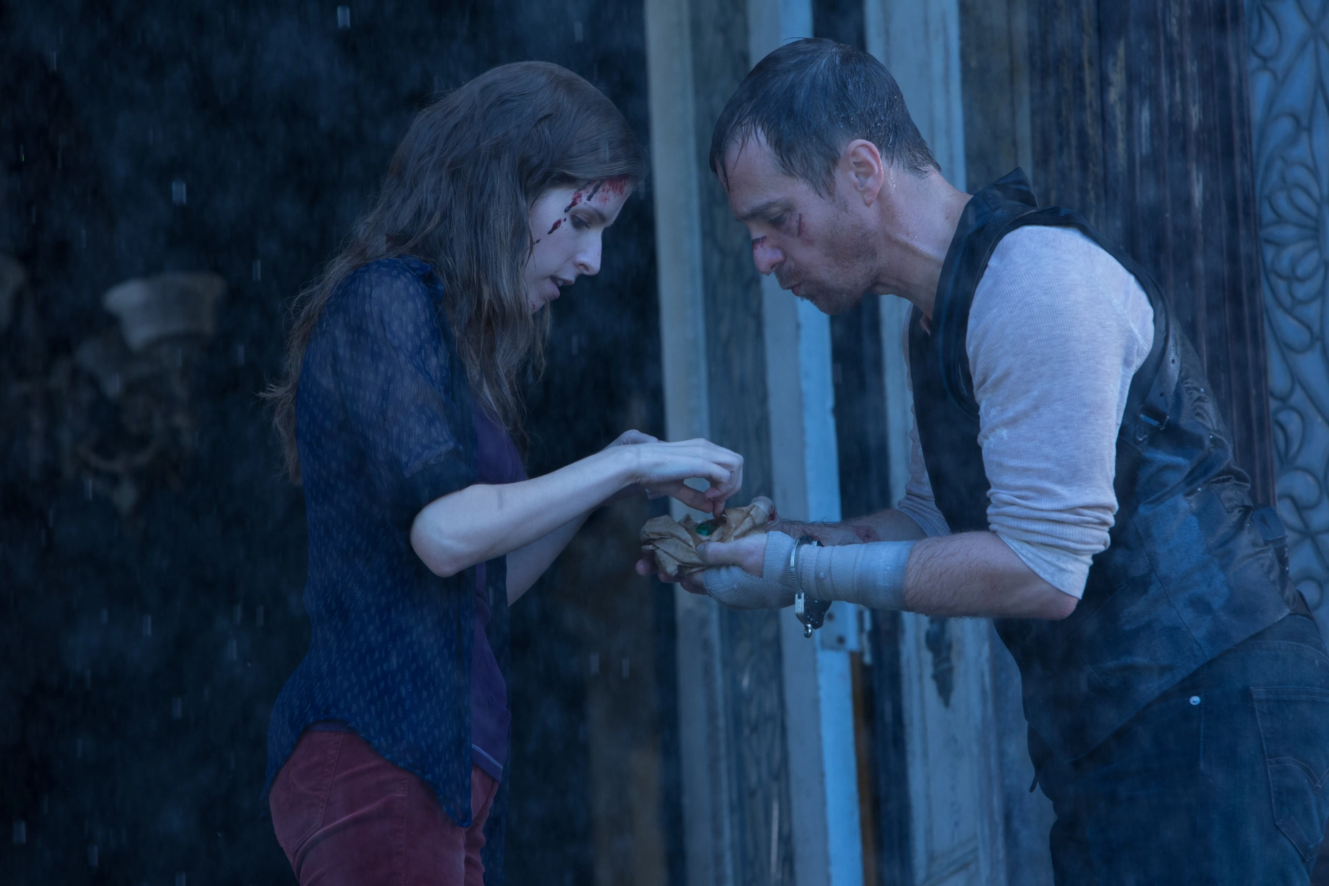 Sam Rockwell and Anna Kendrick in Mr. Right (2015)