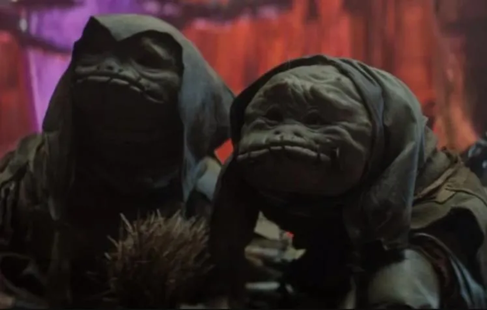 Kevin Clash and Neil Sterenberg in The Dark Crystal: Age of Resistance (2019)