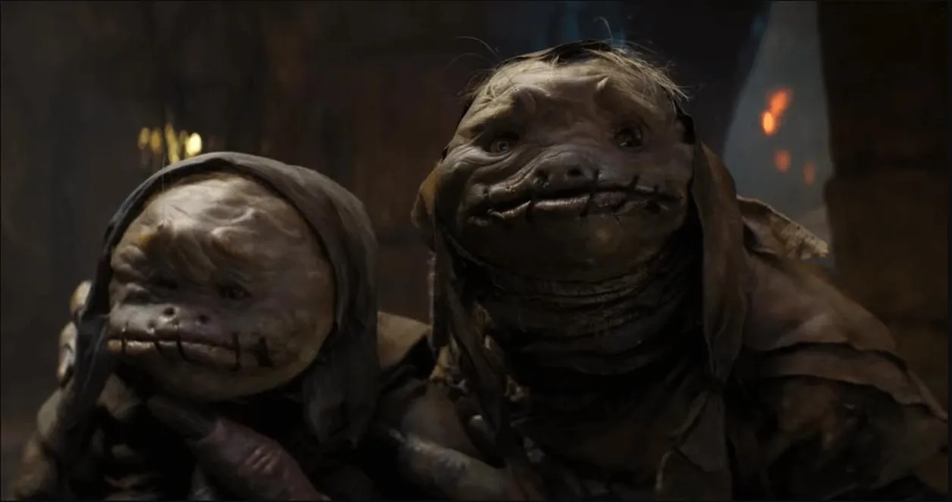 Kevin Clash and Neil Sterenberg in The Dark Crystal: Age of Resistance (2019)