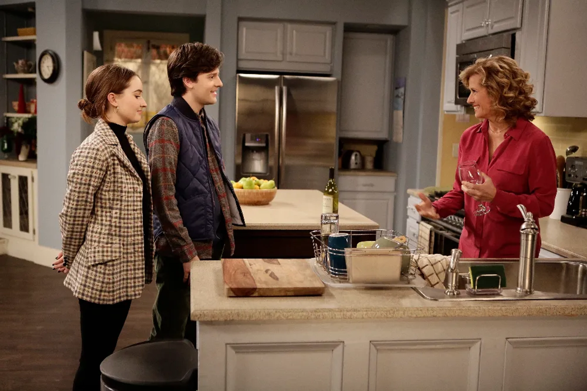 Nancy Travis, Travis Tope, and Kaitlyn Dever in Last Man Standing (2011)