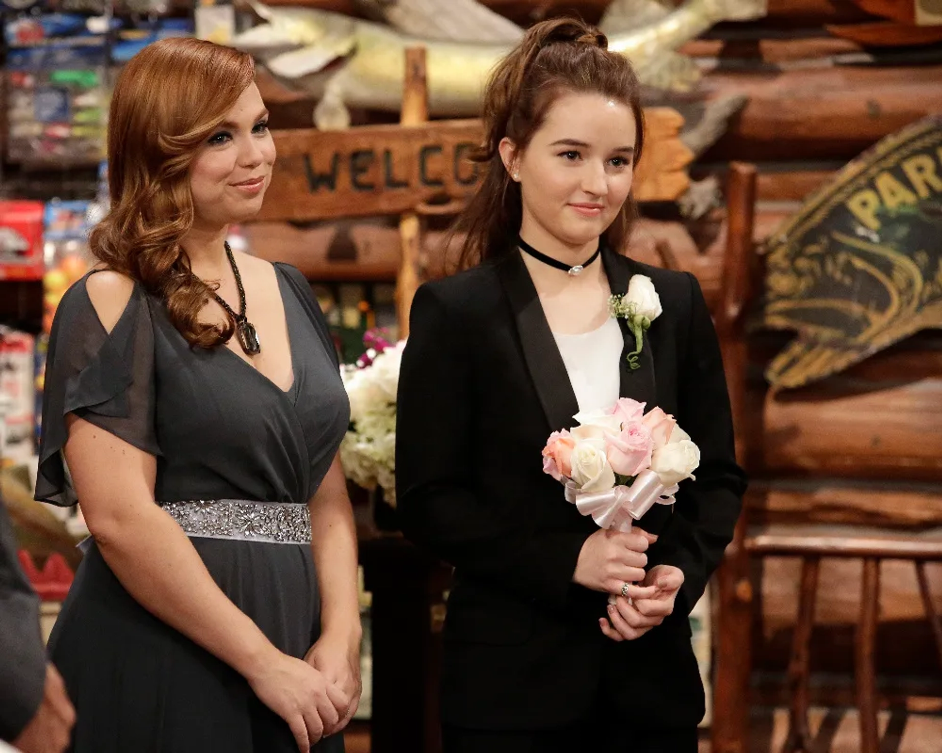 Amanda Fuller and Kaitlyn Dever in Last Man Standing (2011)