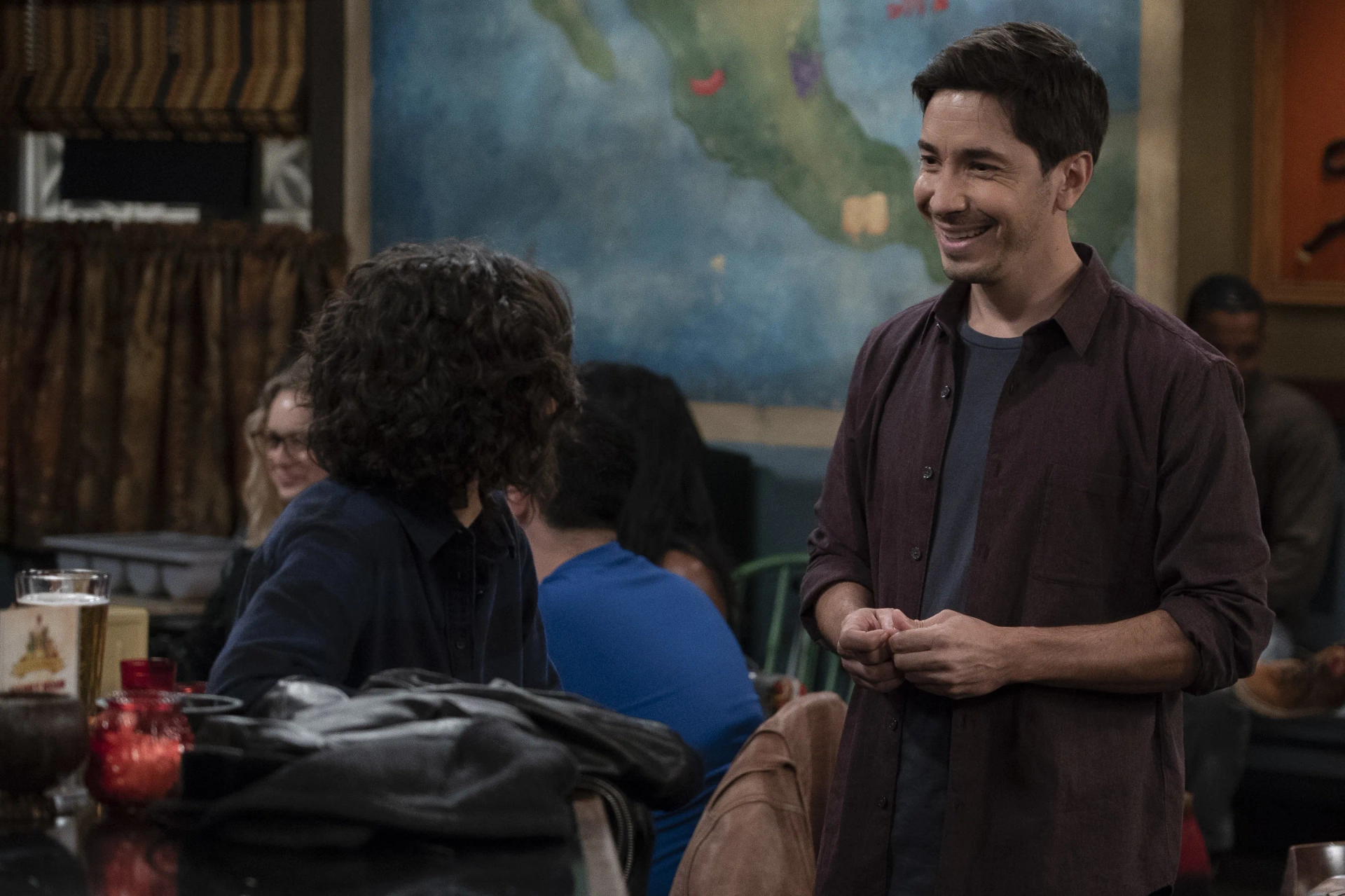 Sara Gilbert and Justin Long in The Conners (2018)