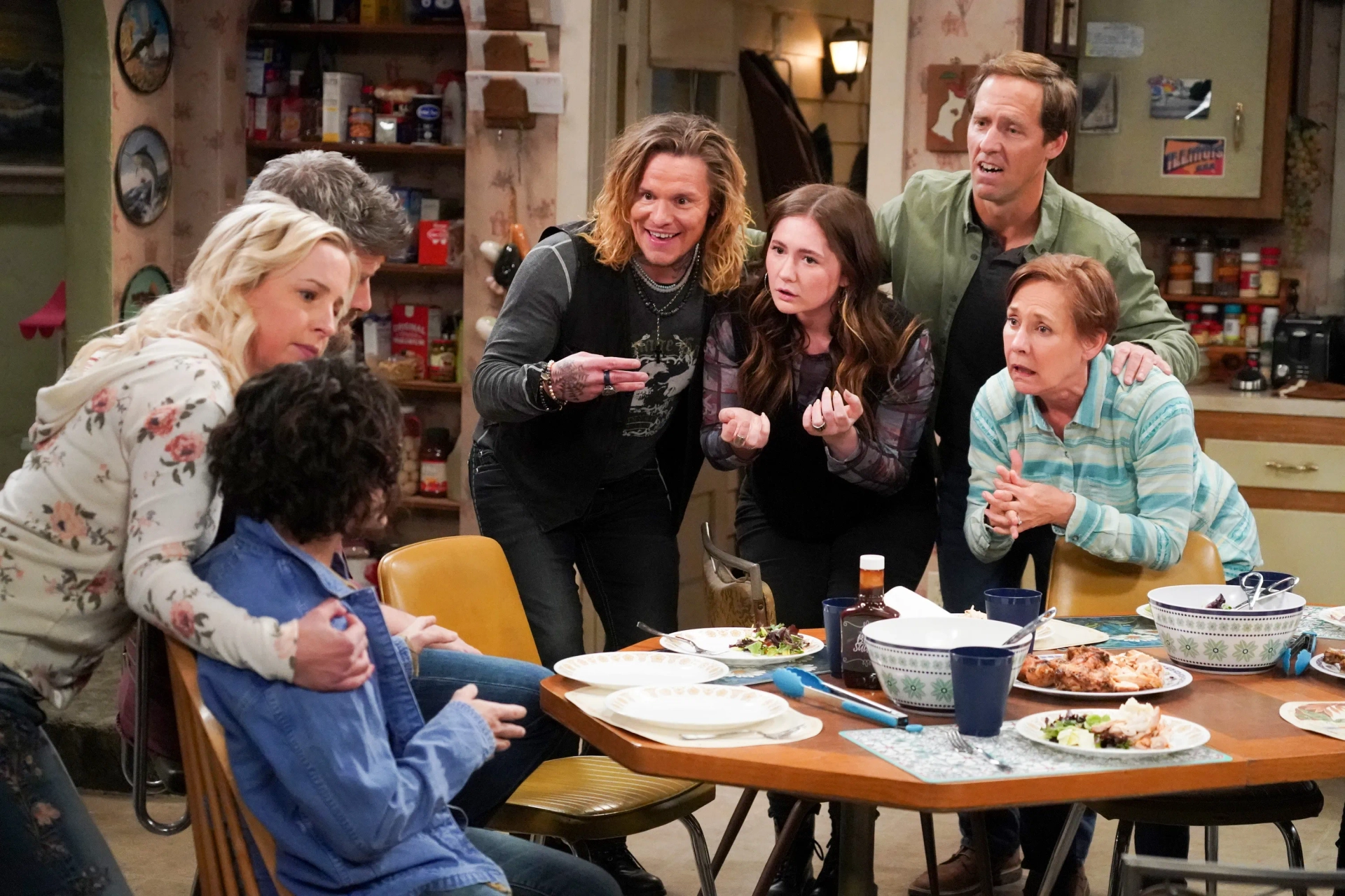 Sara Gilbert, Nat Faxon, Jay R. Ferguson, Alicia Goranson, Laurie Metcalf, Emma Kenney, and Tony Cavalero in The Conners: Three Ring Circus (2022)