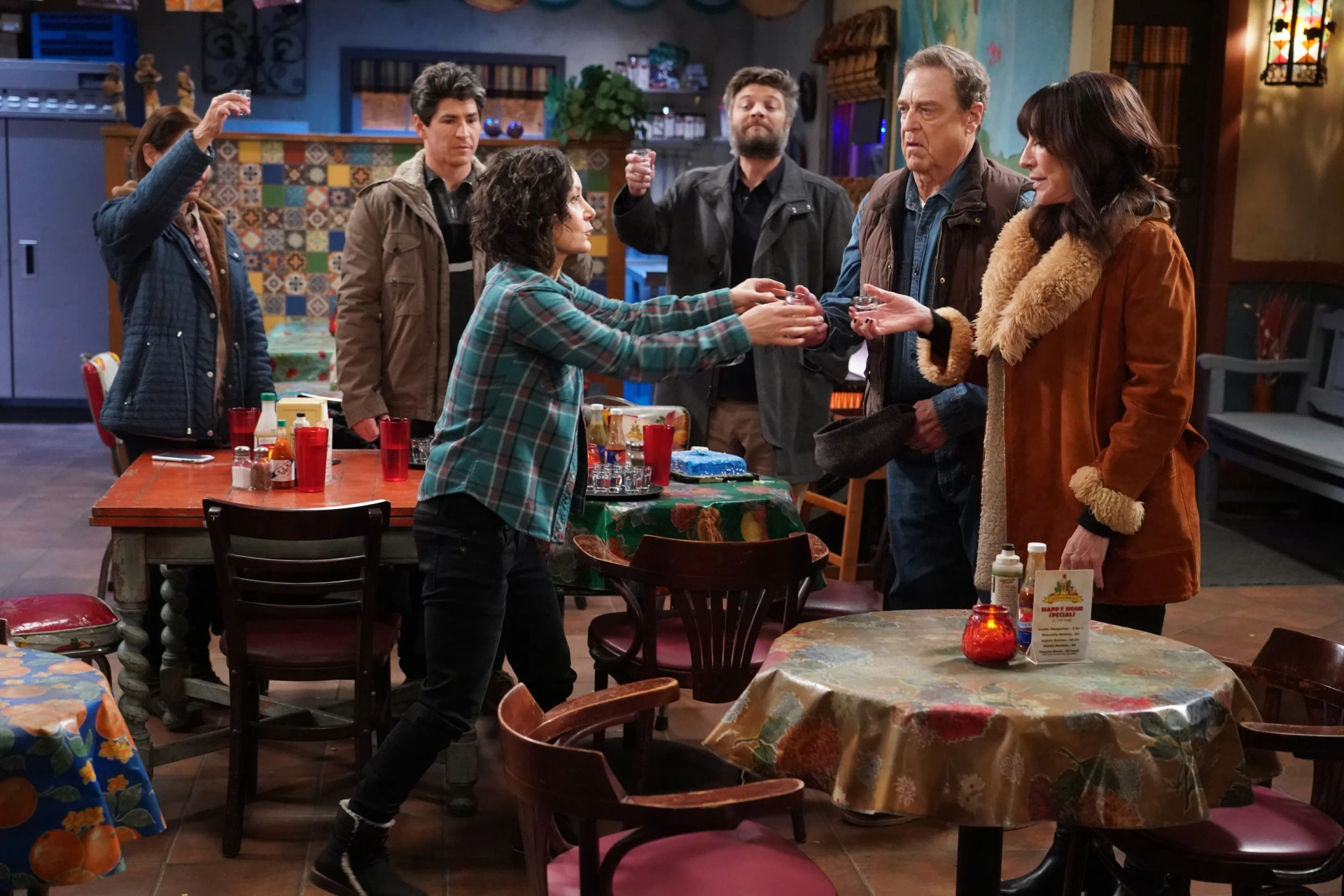 John Goodman, Sara Gilbert, Katey Sagal, Jay R. Ferguson, Michael Fishman, and Laurie Metcalf in The Conners (2018)