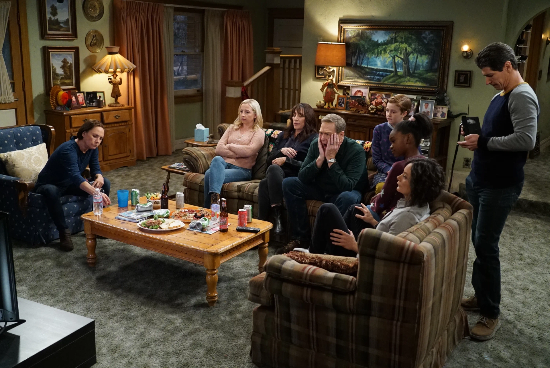 John Goodman, Sara Gilbert, Katey Sagal, Michael Fishman, Alicia Goranson, Laurie Metcalf, Jayden Rey, and Ames McNamara in The Conners: Slappy Holidays (2019)